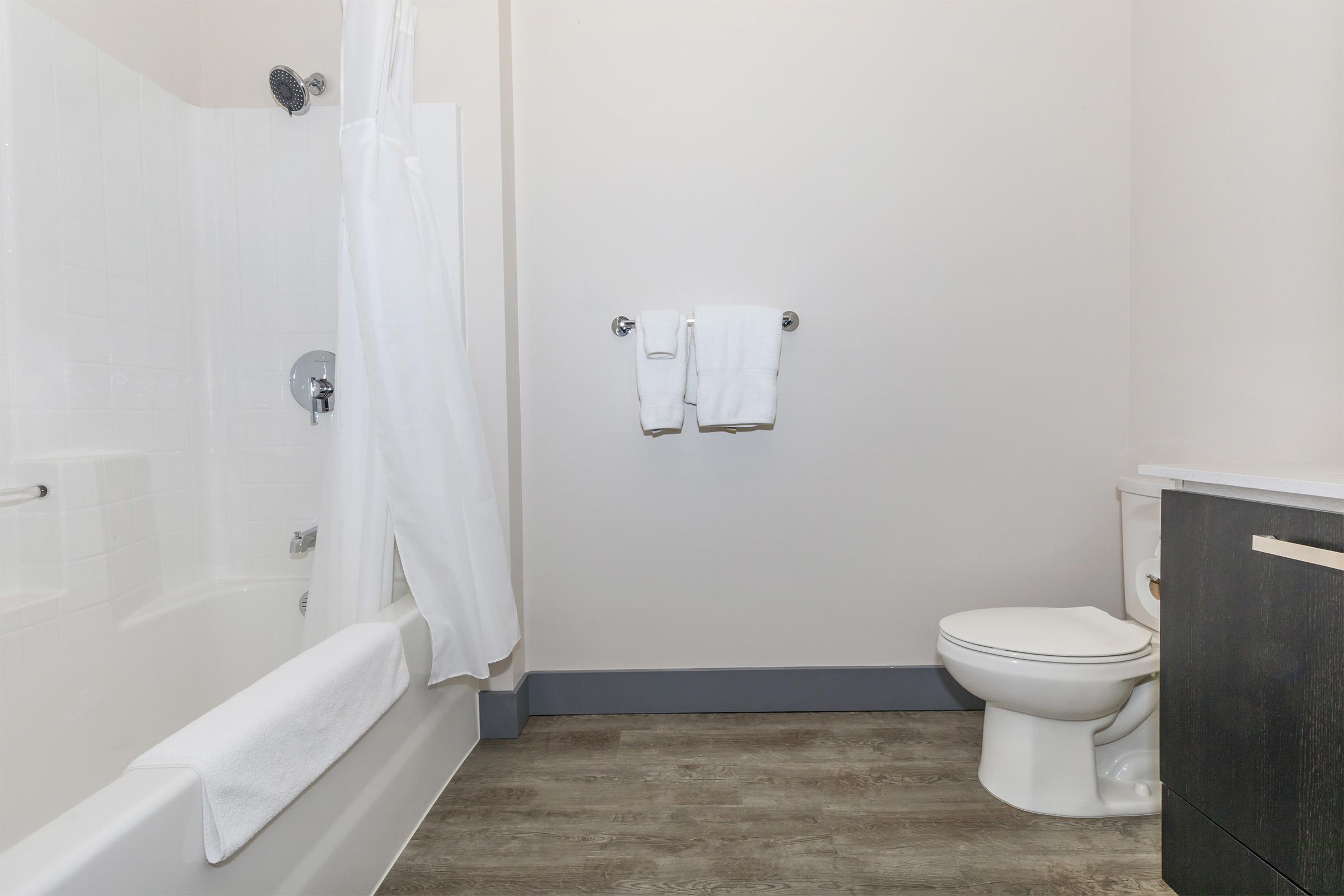 a room with a bath tub