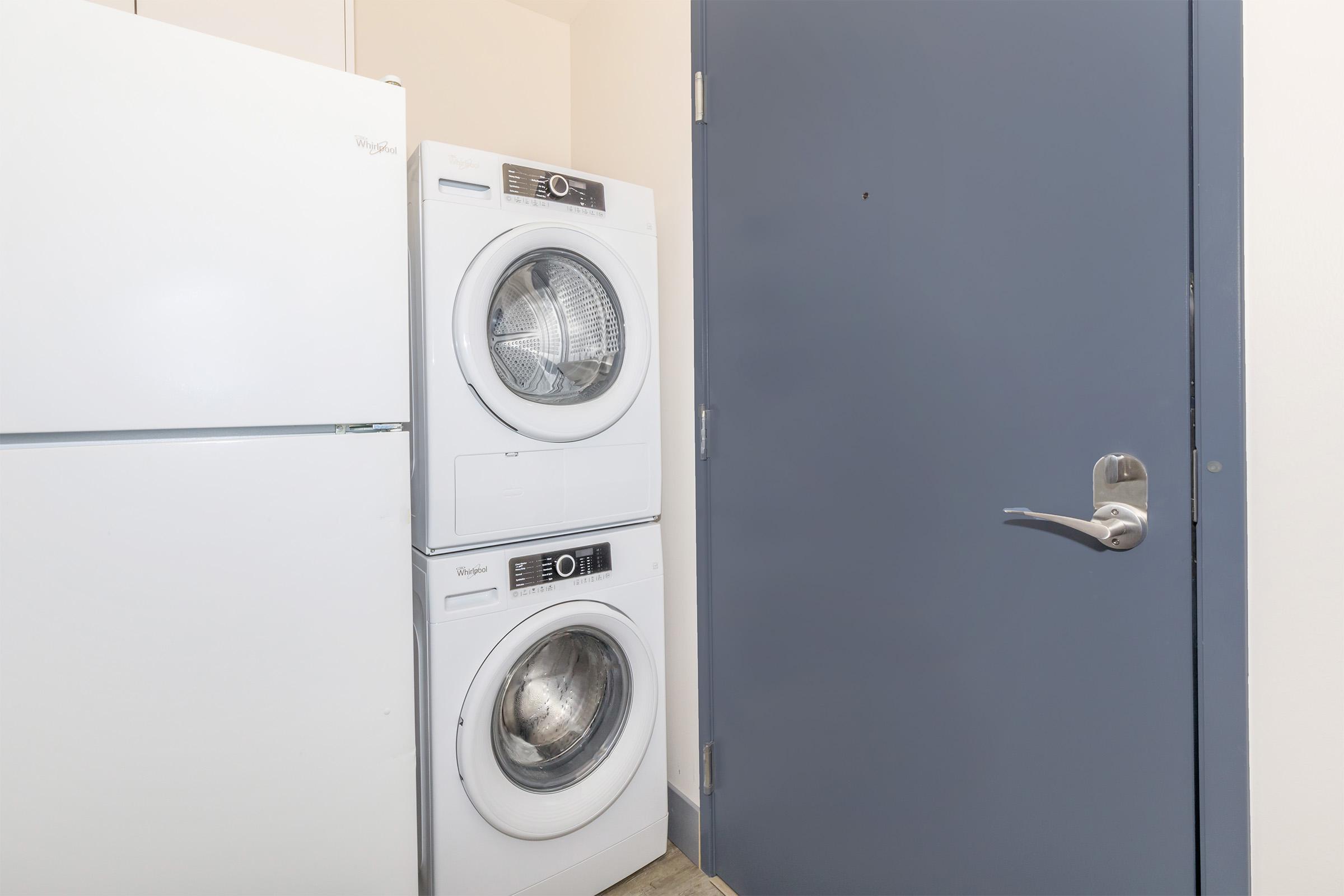 WASHER AND DRYER IN STUDIO APARTMENT FOR RENT.