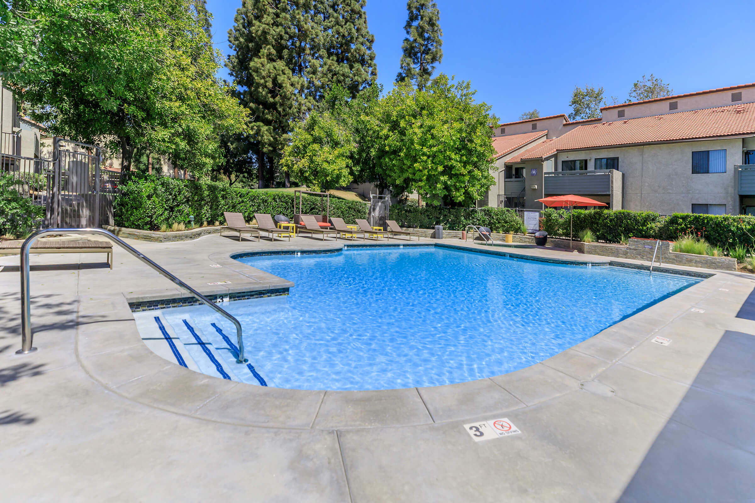 Monte Vista Apartments in Lake View Terrace, CA