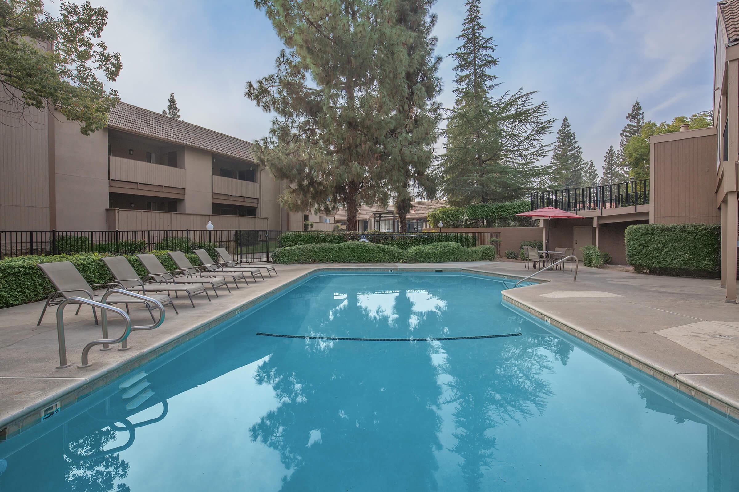 a pool outside of a building