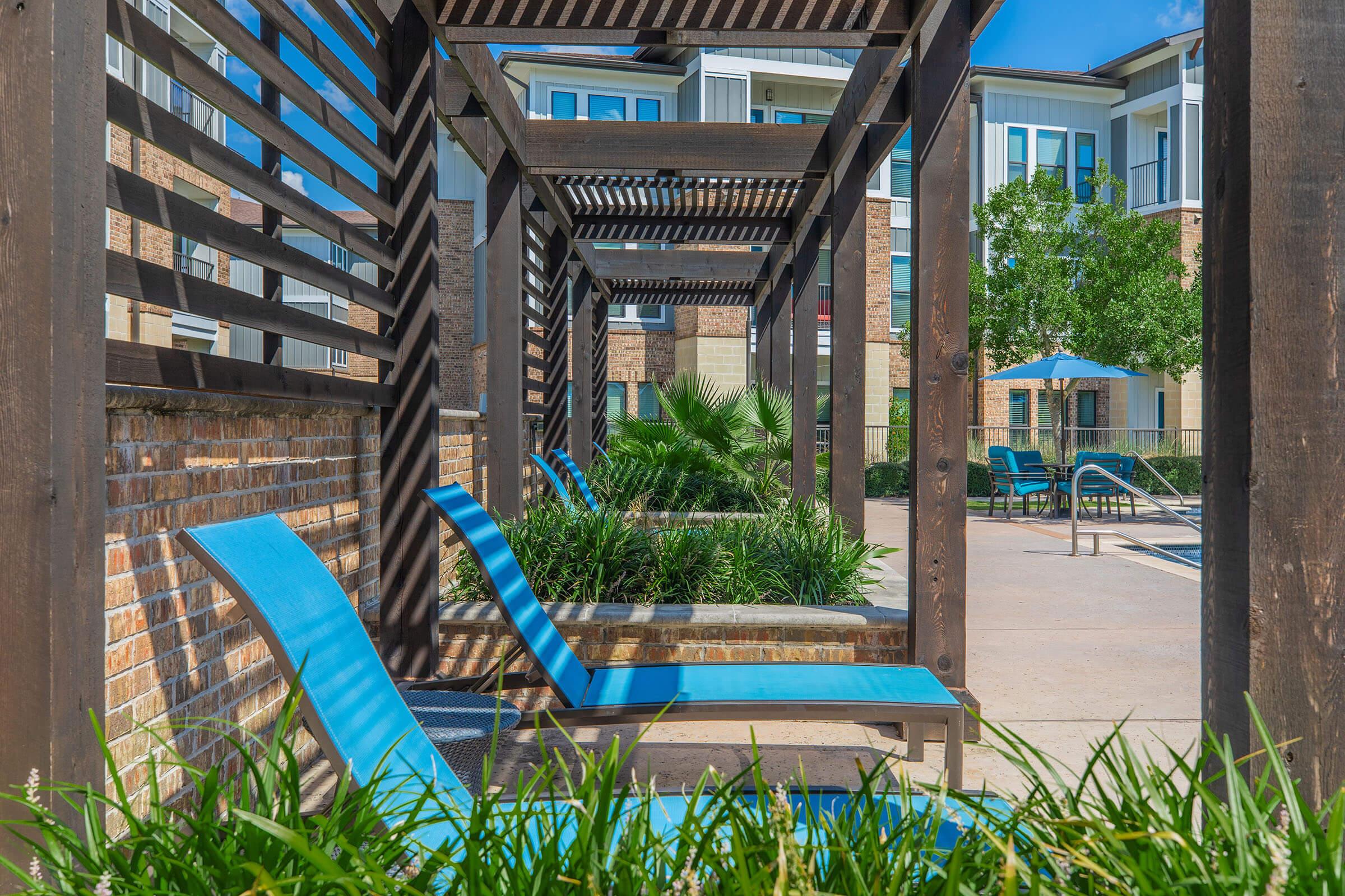 a bench that is sitting on the side of a building