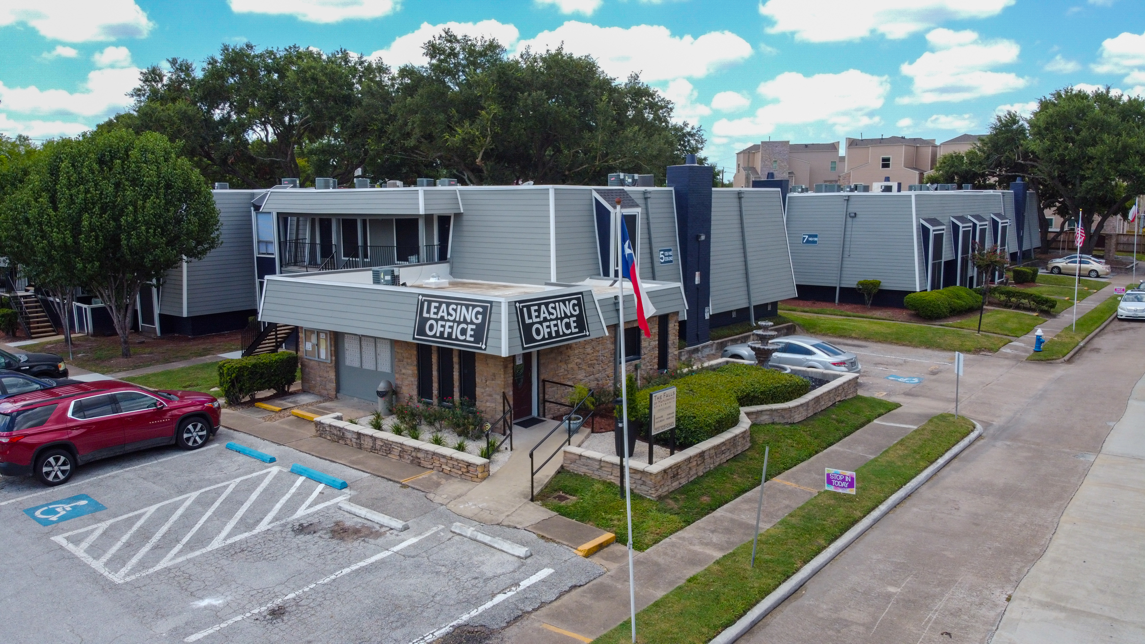 Falls of Maplewood Apartments in Houston, TX