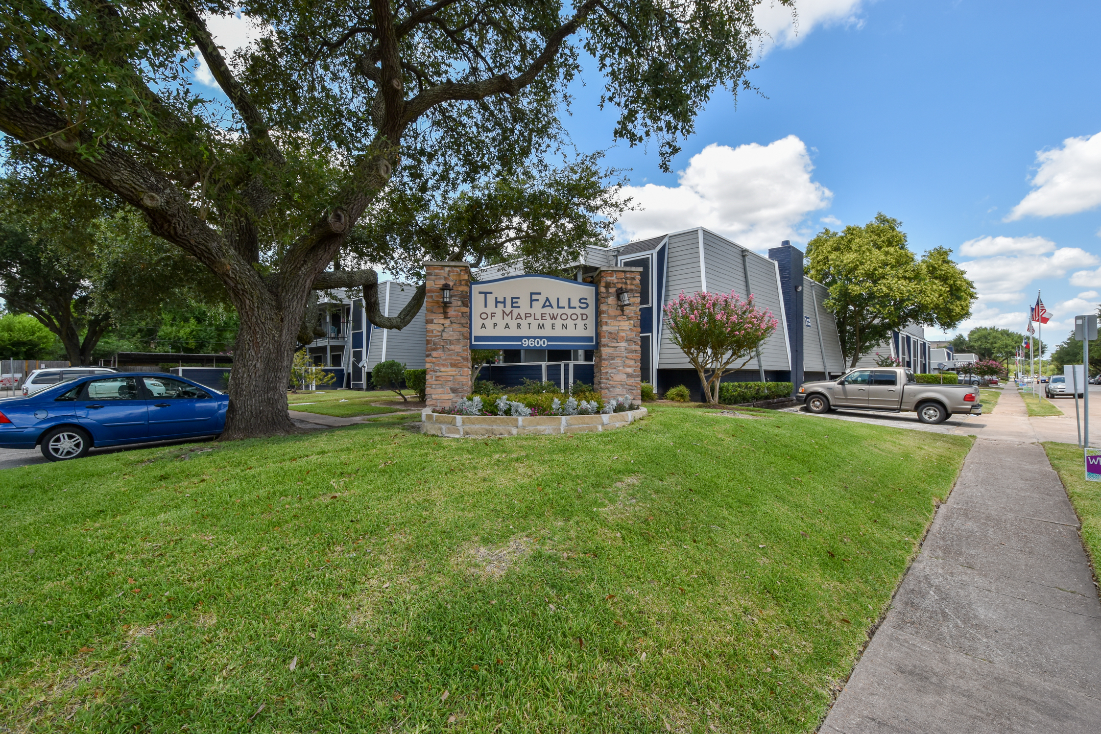 Falls of Maplewood Apartments in Houston, TX