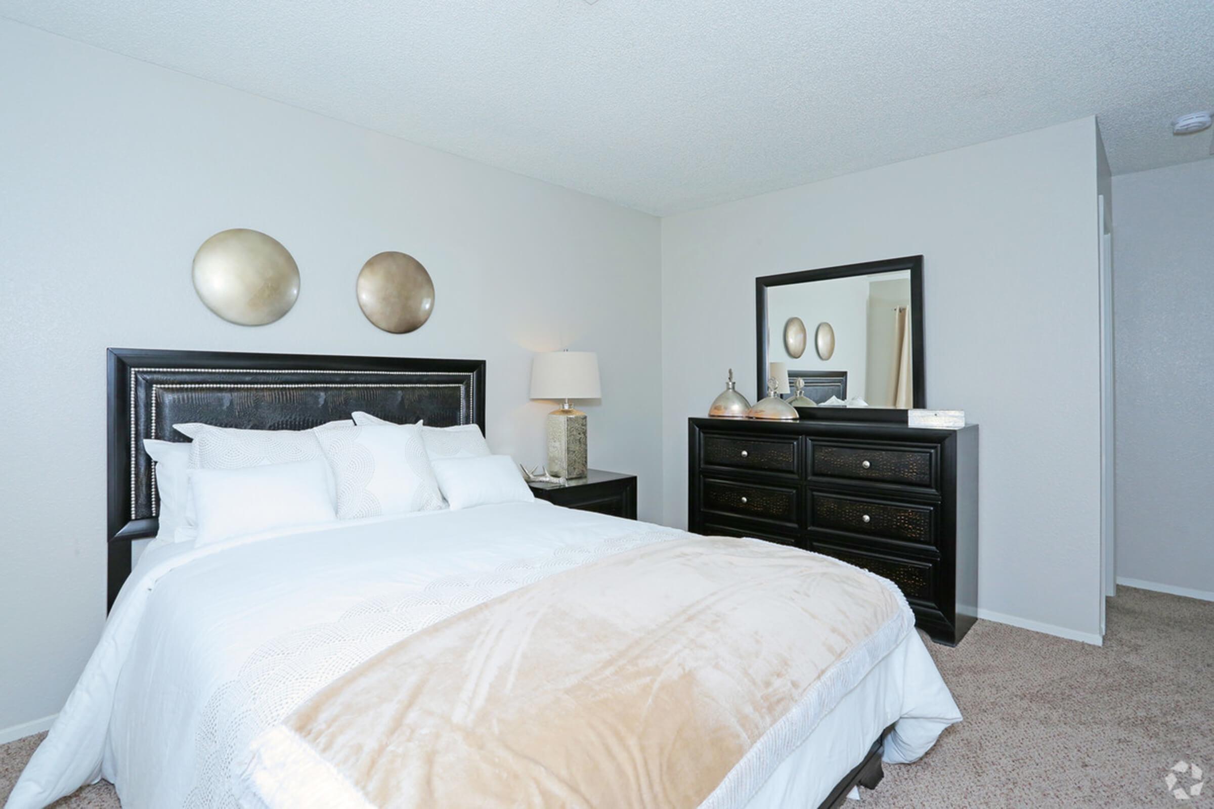 sunset-hills-apartments-henderson-nv-2br-2ba---960-sf-master-bedroom (1).jpg