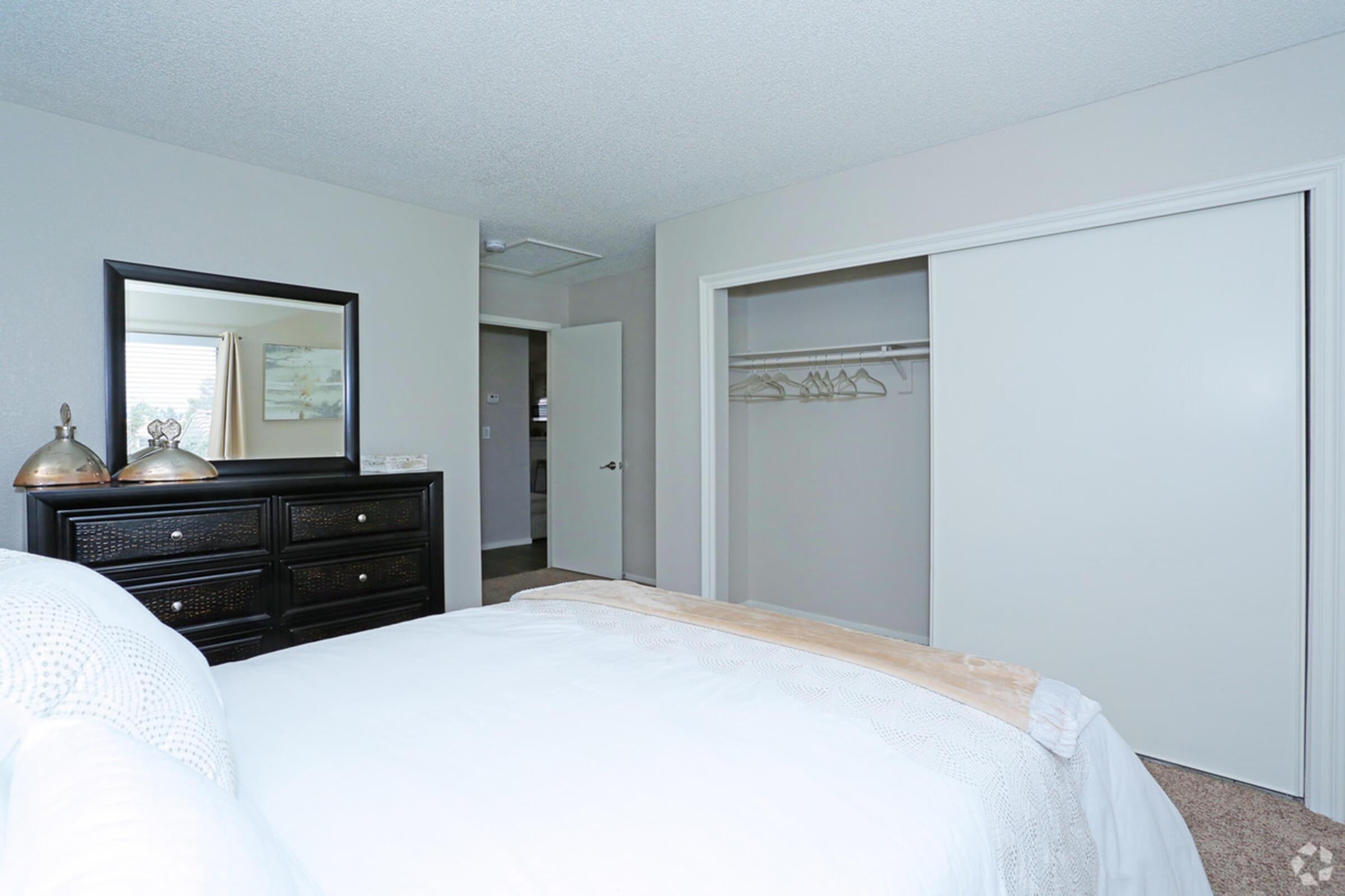 sunset-hills-apartments-henderson-nv-2br-2ba---960-sf-master-bedroom (2).jpg