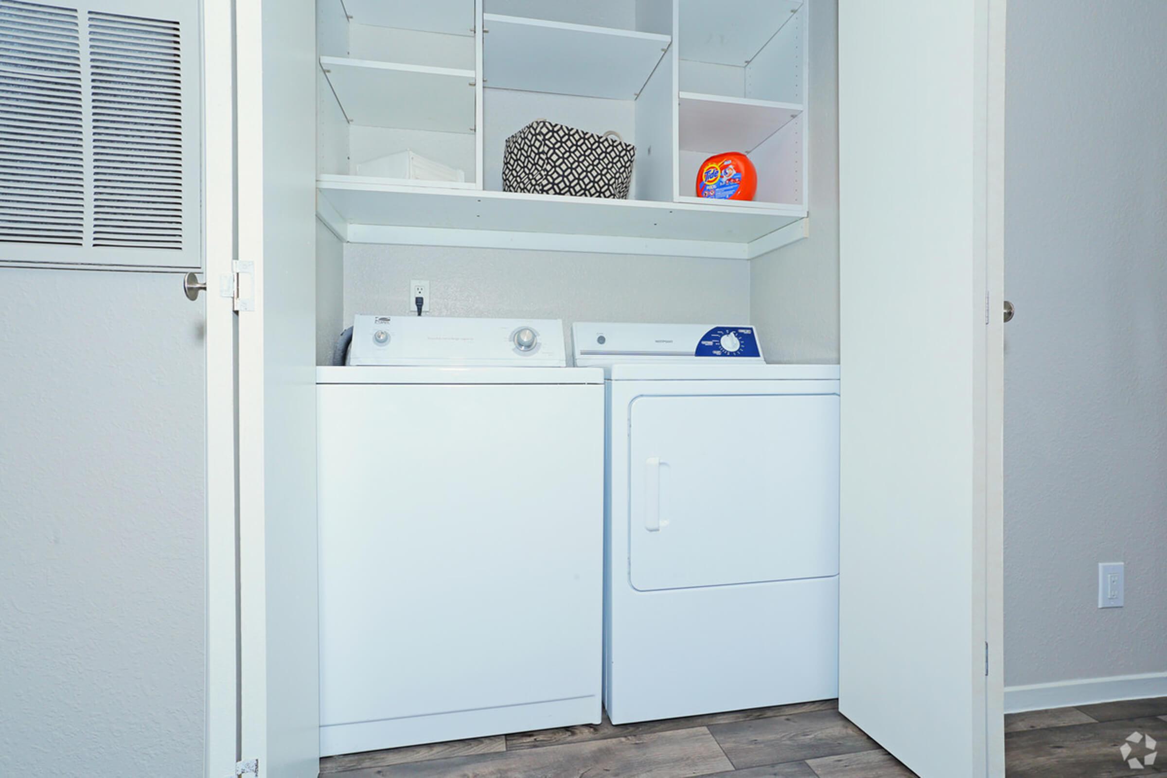 sunset-hills-apartments-henderson-nv-2br-2ba---960-sf-washer-and-dryer.jpg
