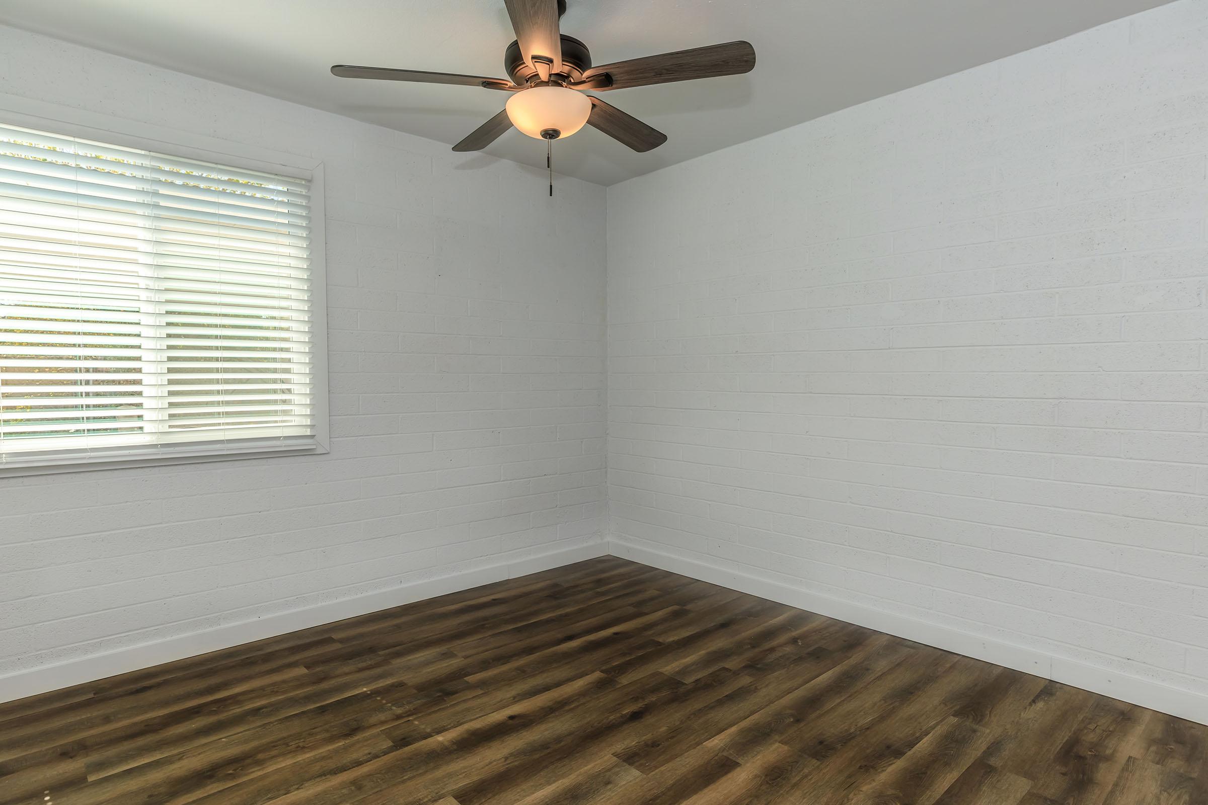 LIGHT WOOD GRAIN FINISHED FLOORS