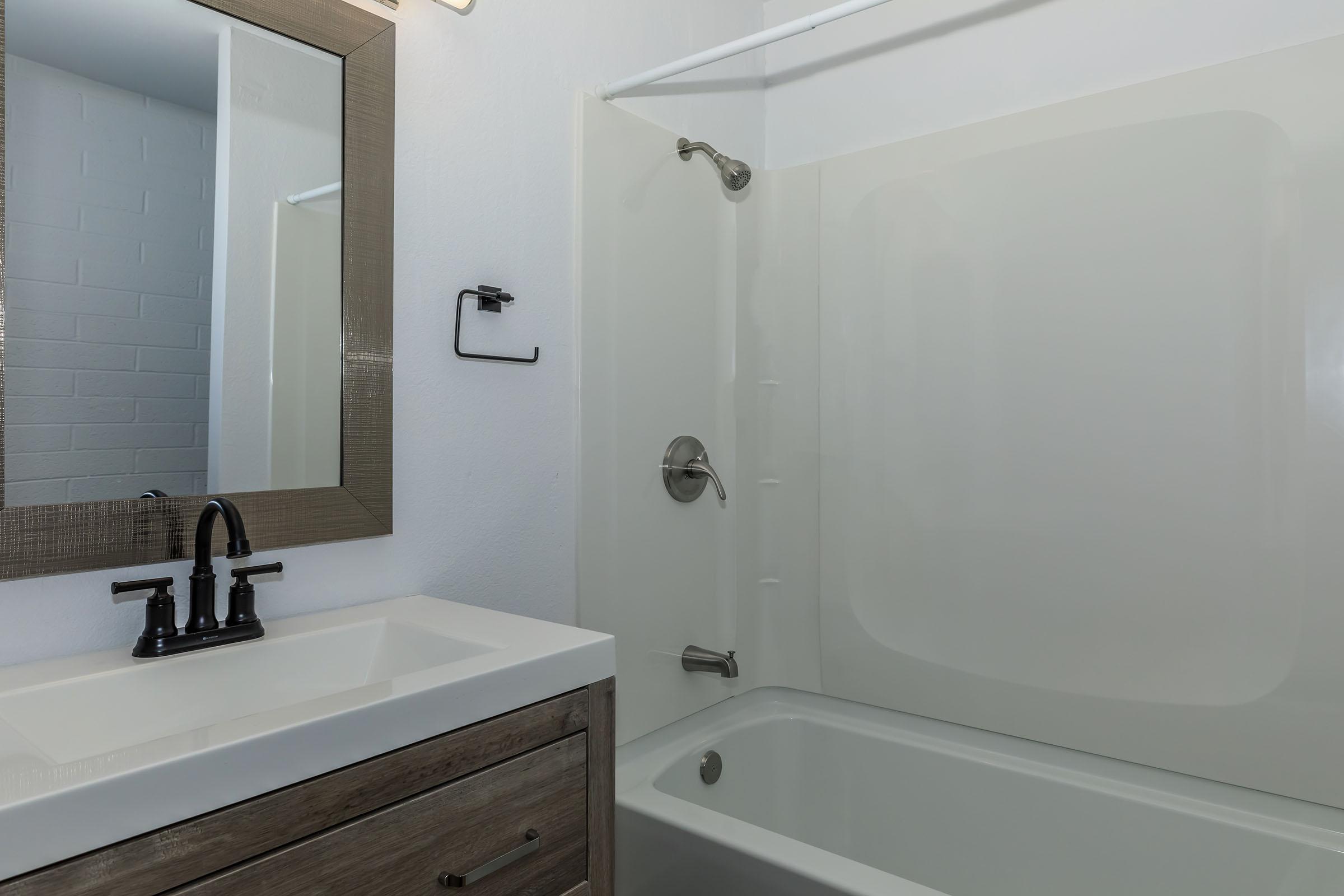 FLOATING VANITY MIRROR IN BATHROOM