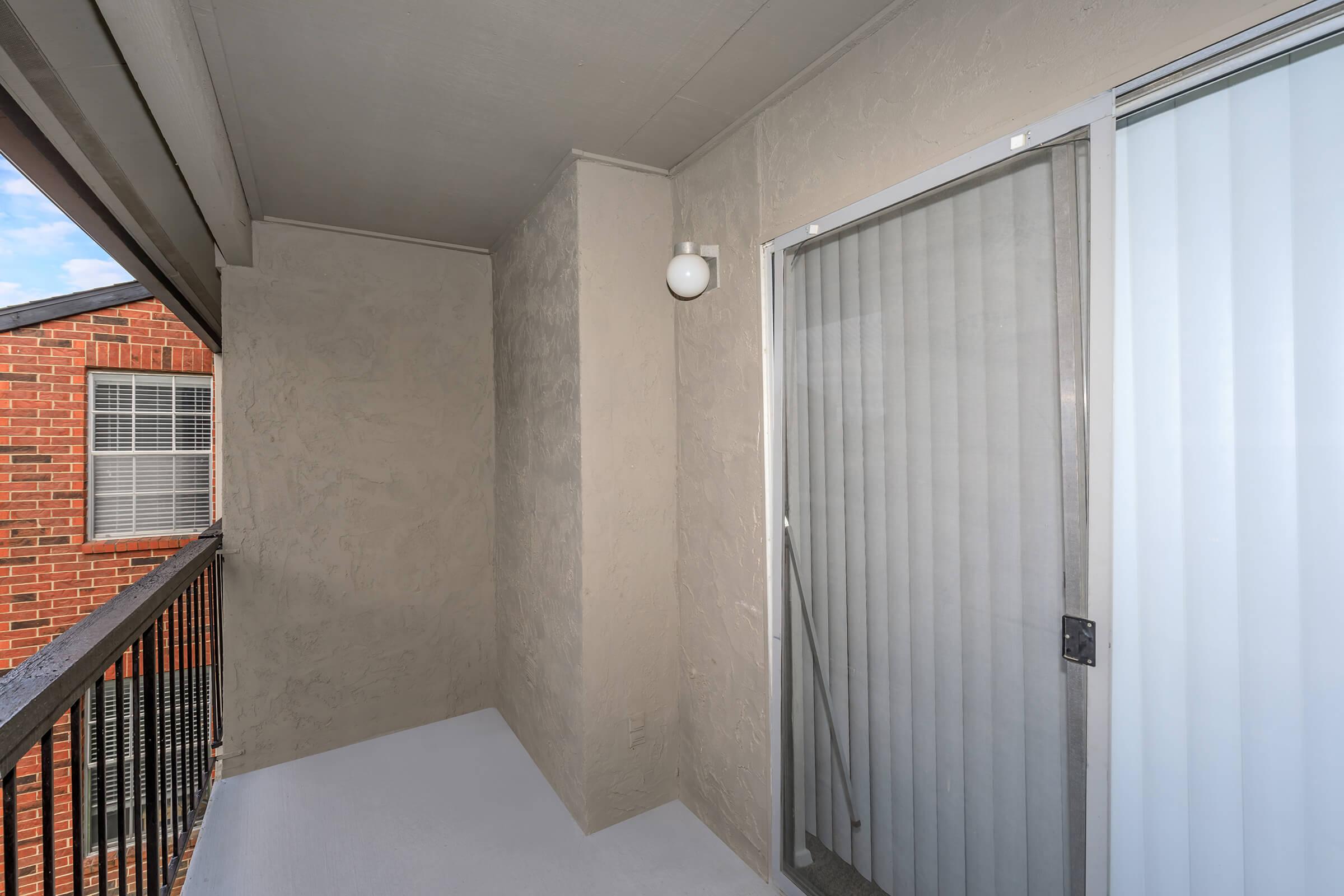 ENJOY BEAUTIFUL VIEWS OF HEIGHTS OF BENBROOK