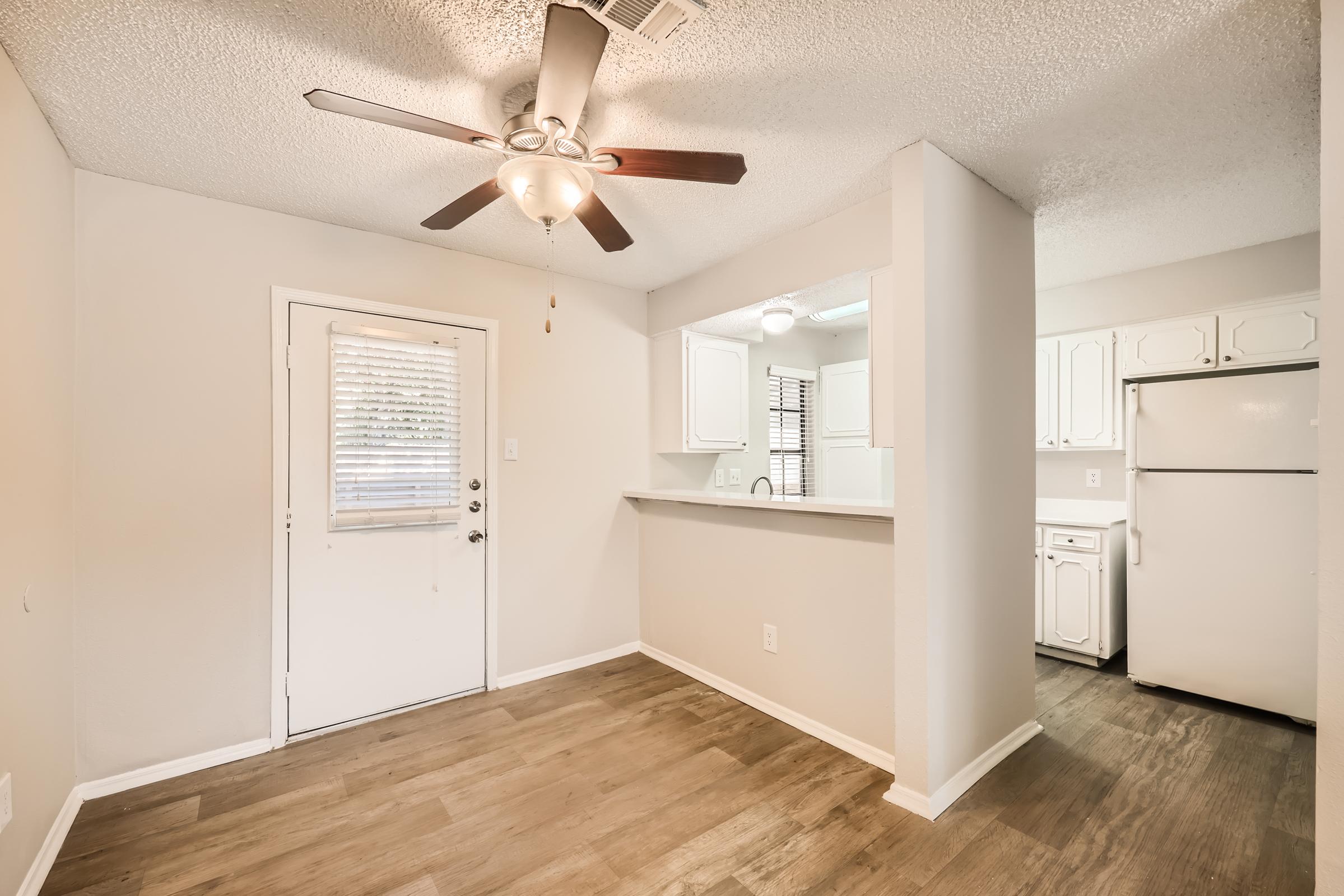 A Rise Oak Creek dining area near the kitchen with quartz countertops.