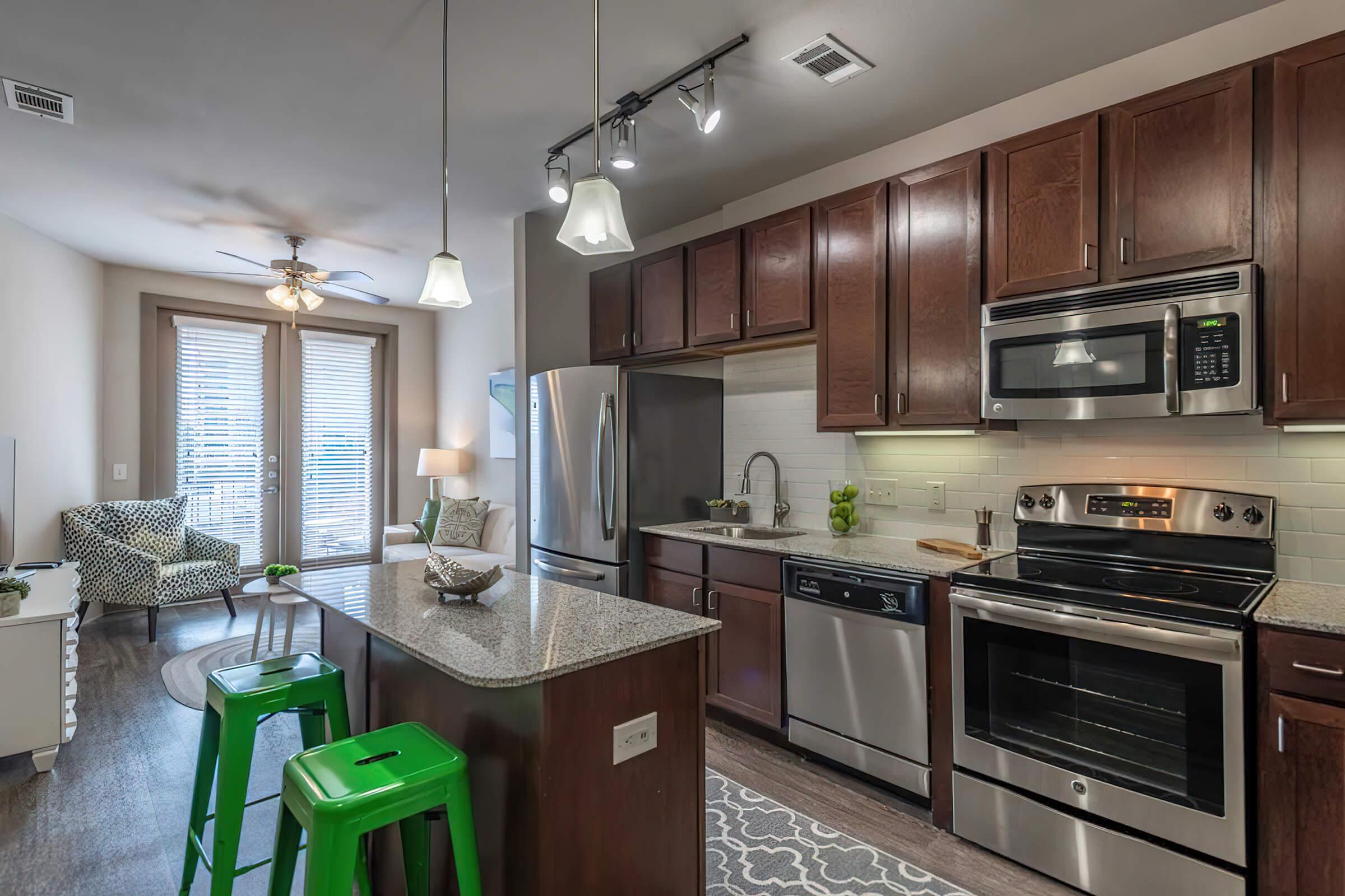 BEAUTIFUL KITCHEN JUST WAITING TO BE USED