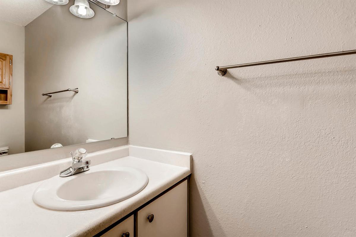 10101 Washington St Thornton-large-025-20-Master Bathroom-1500x1000-72dpi.jpg