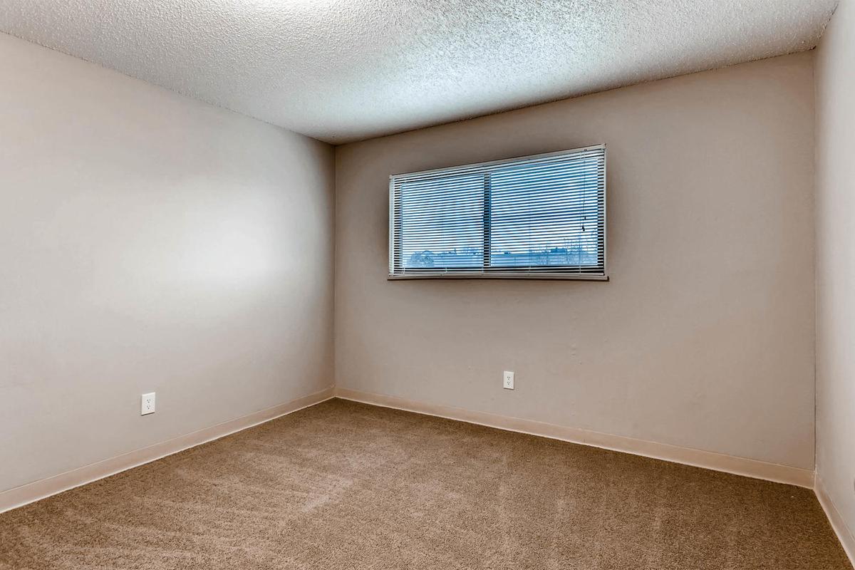 10101 Washington St Thornton-large-026-24-Bedroom-1500x999-72dpi.jpg