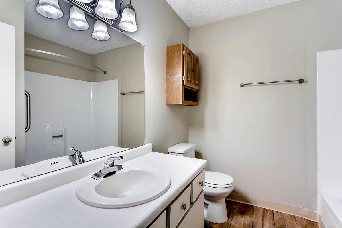 10101 Washington St Thornton-large-027-15-Bathroom-1500x1000-72dpi.jpg