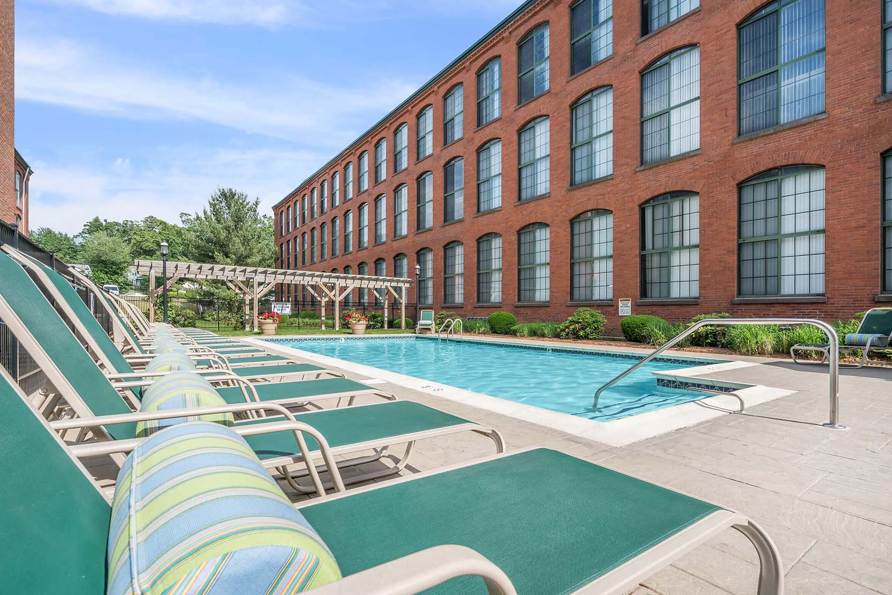 lofts at the mills apartments in manchester ct