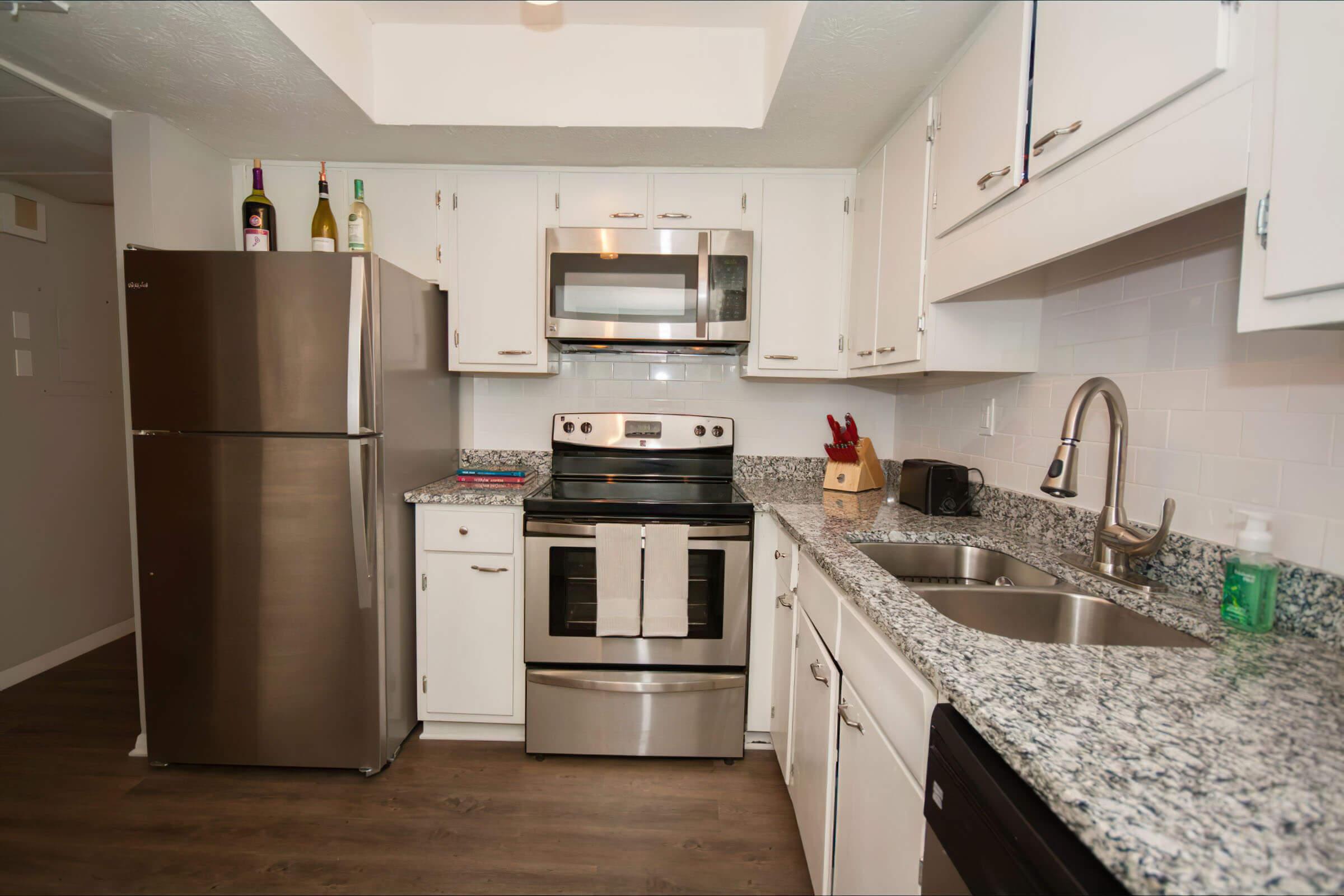 1 bedroom Kitchen 2-width-2400px.jpg
