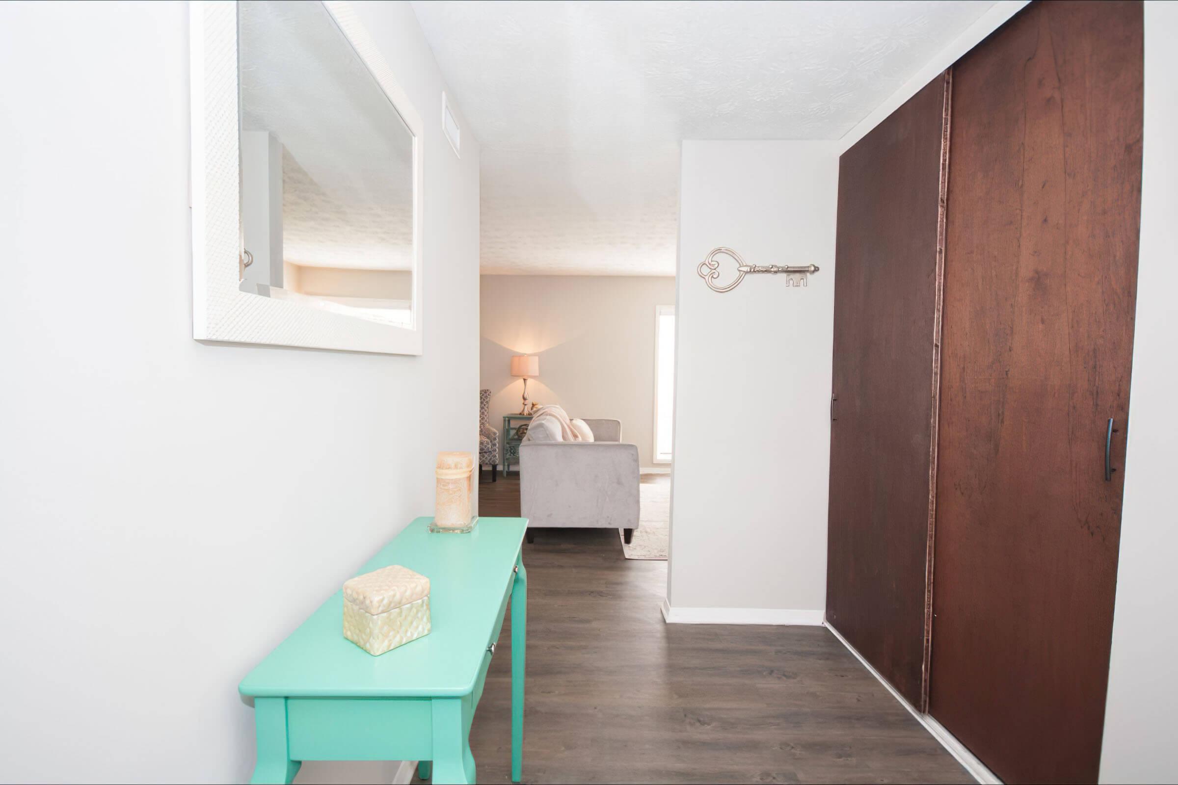1 br Entry 2-width-2400px.jpg