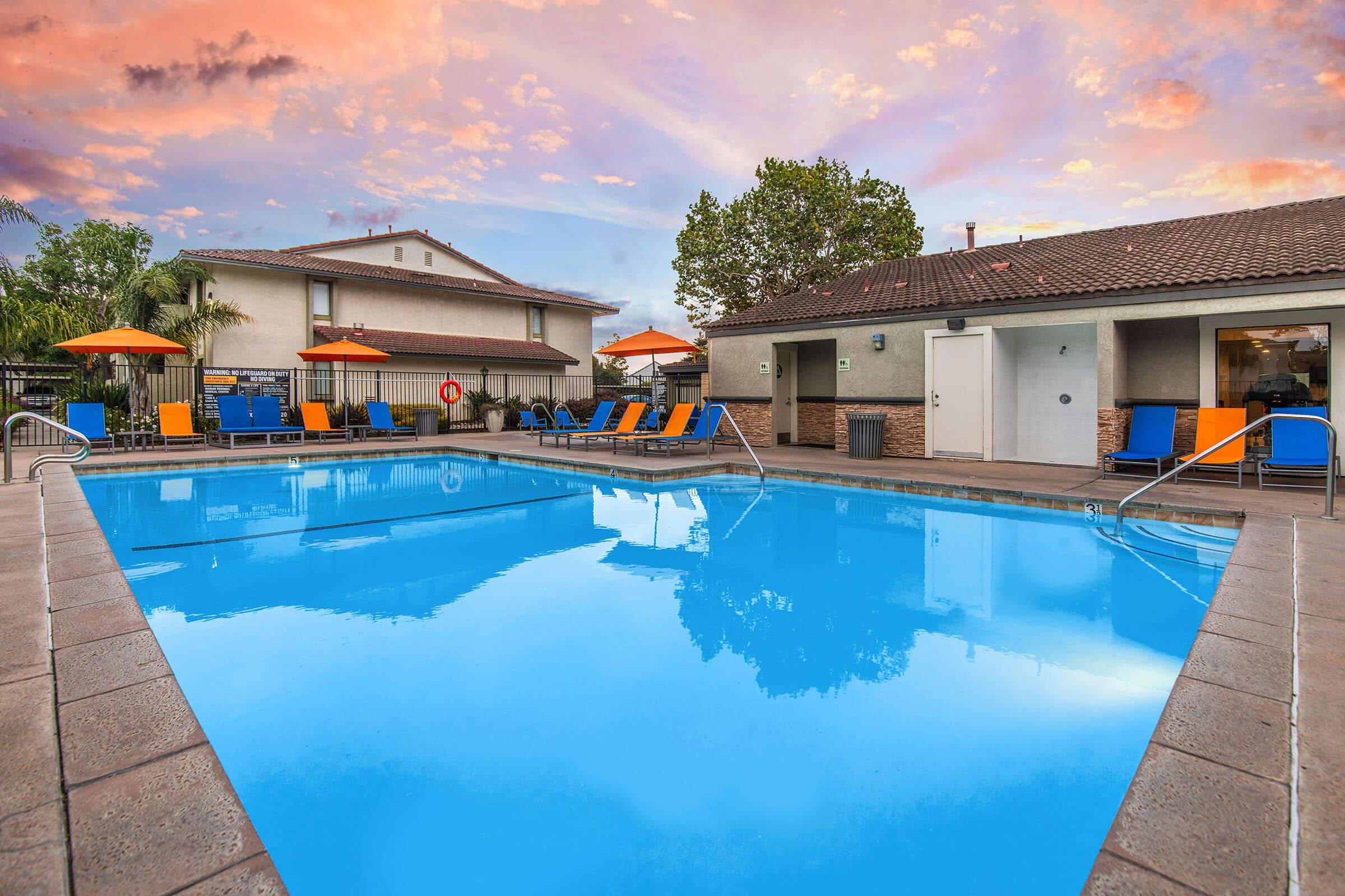 a pool outside of a building