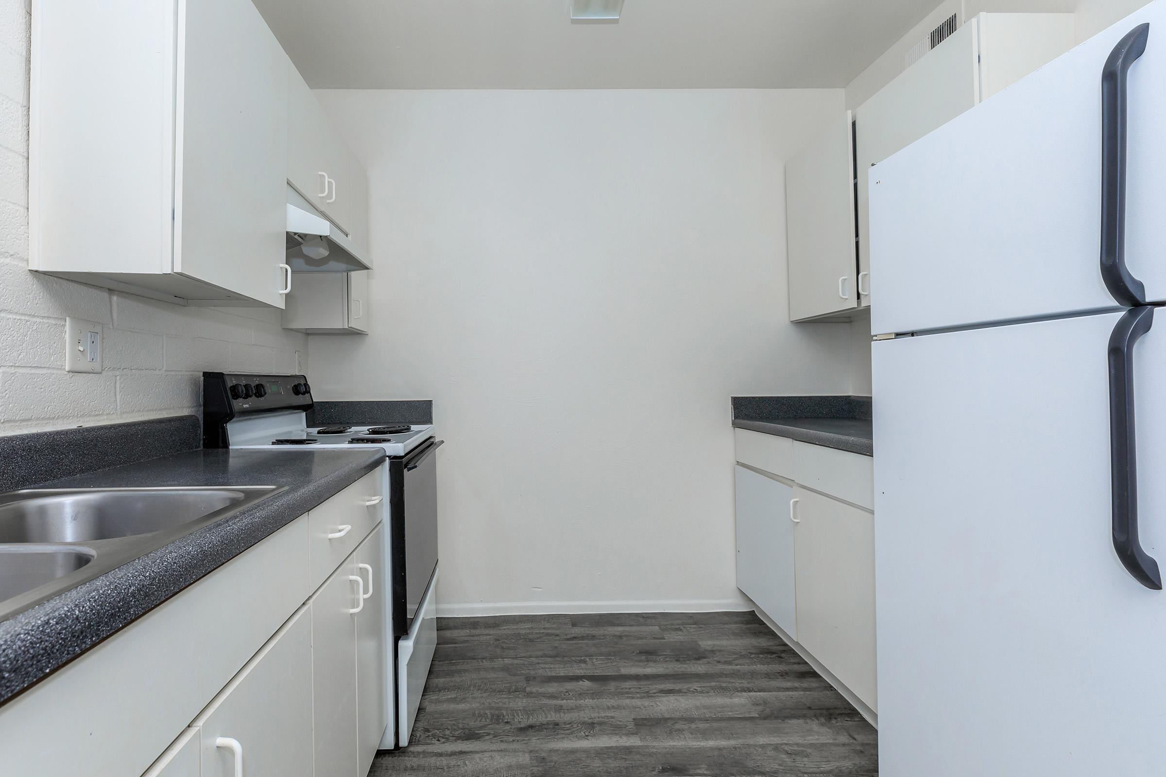 KITCHEN WITH REFRIGERATOR