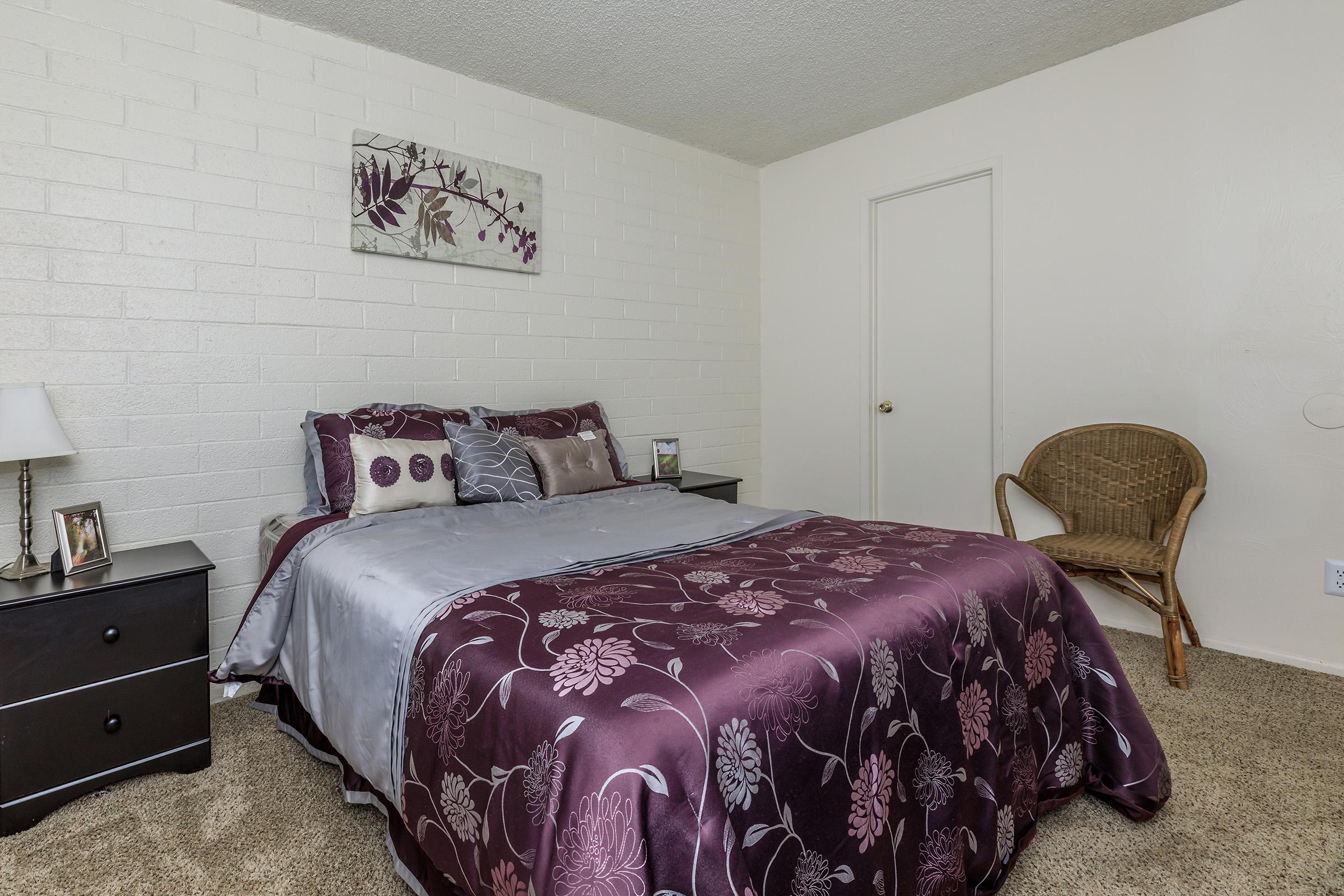 a bedroom with a bed in a hotel room