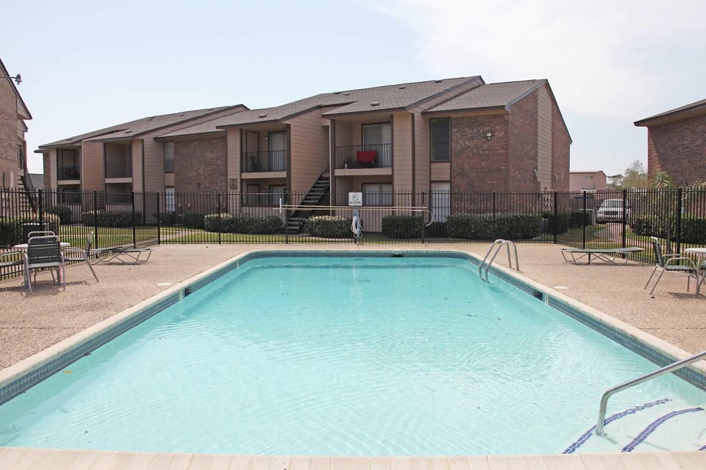 Carriage House Apartments in Nederland, TX