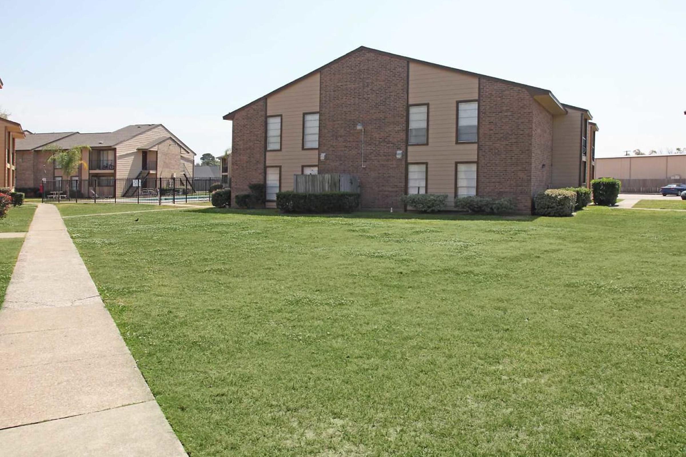 Carriage House Apartments in Nederland, TX