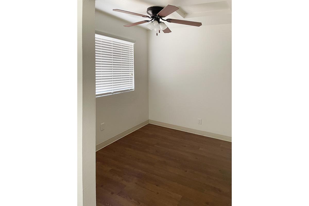 Dining room with a ceiling fan