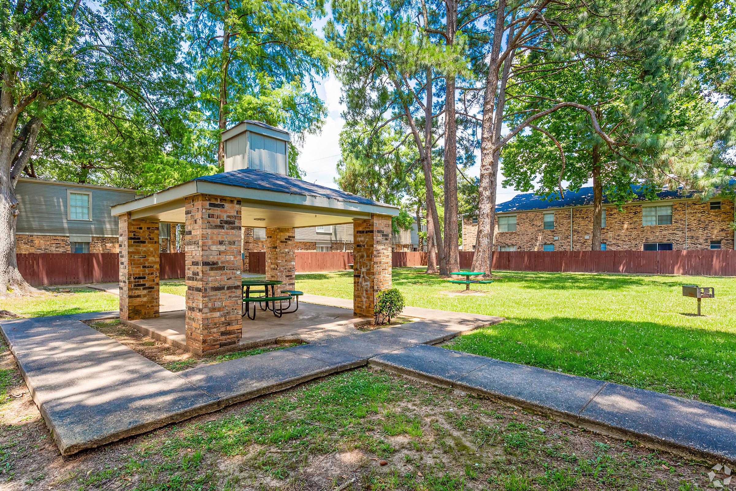 Riverside Oaks Apartments in Shreveport, LA