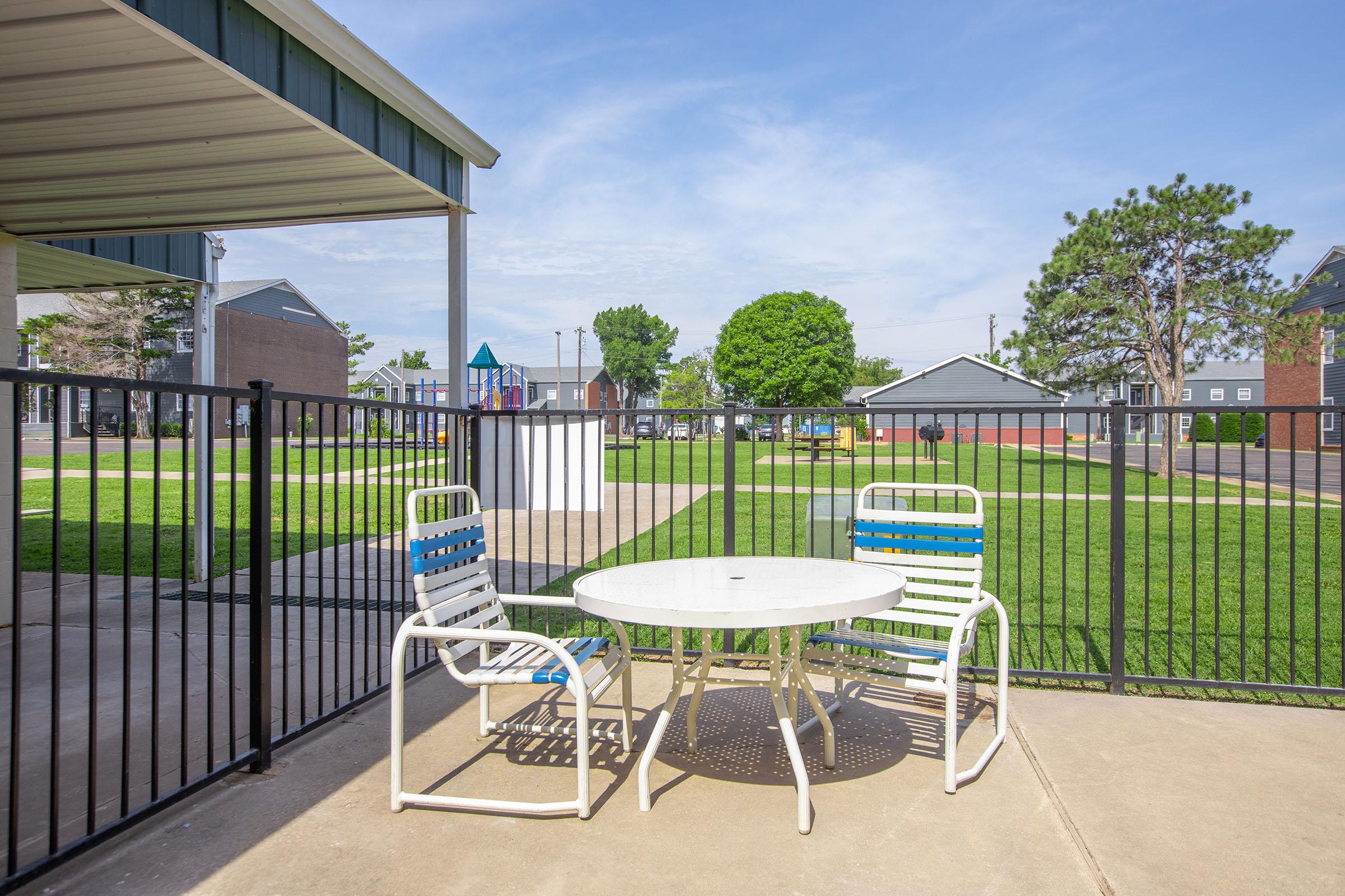 a group of lawn chairs sitting on top of a metal fence