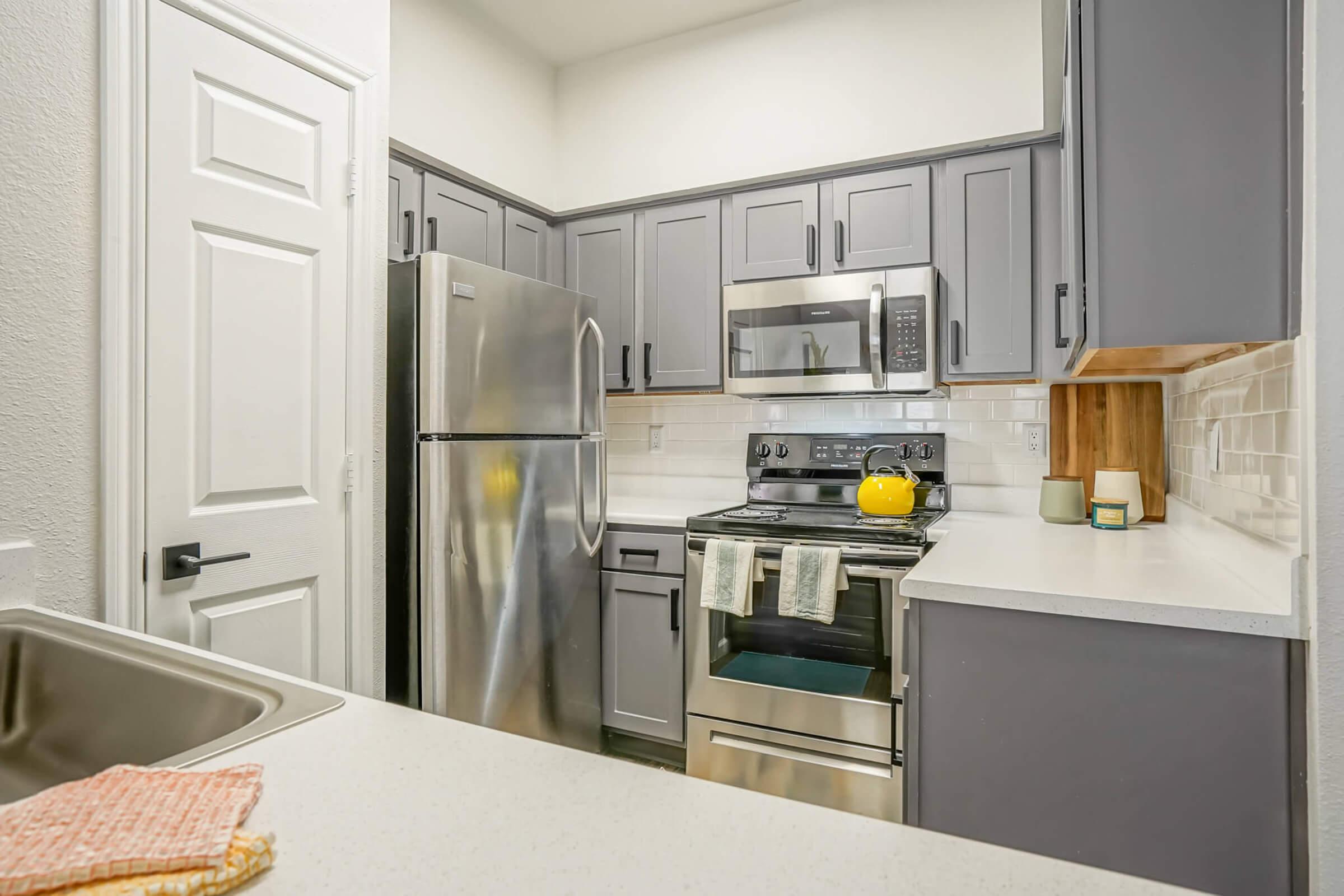 Fully equipped Kitchen - Prisma Apartments - Albuquerque - New Mexico