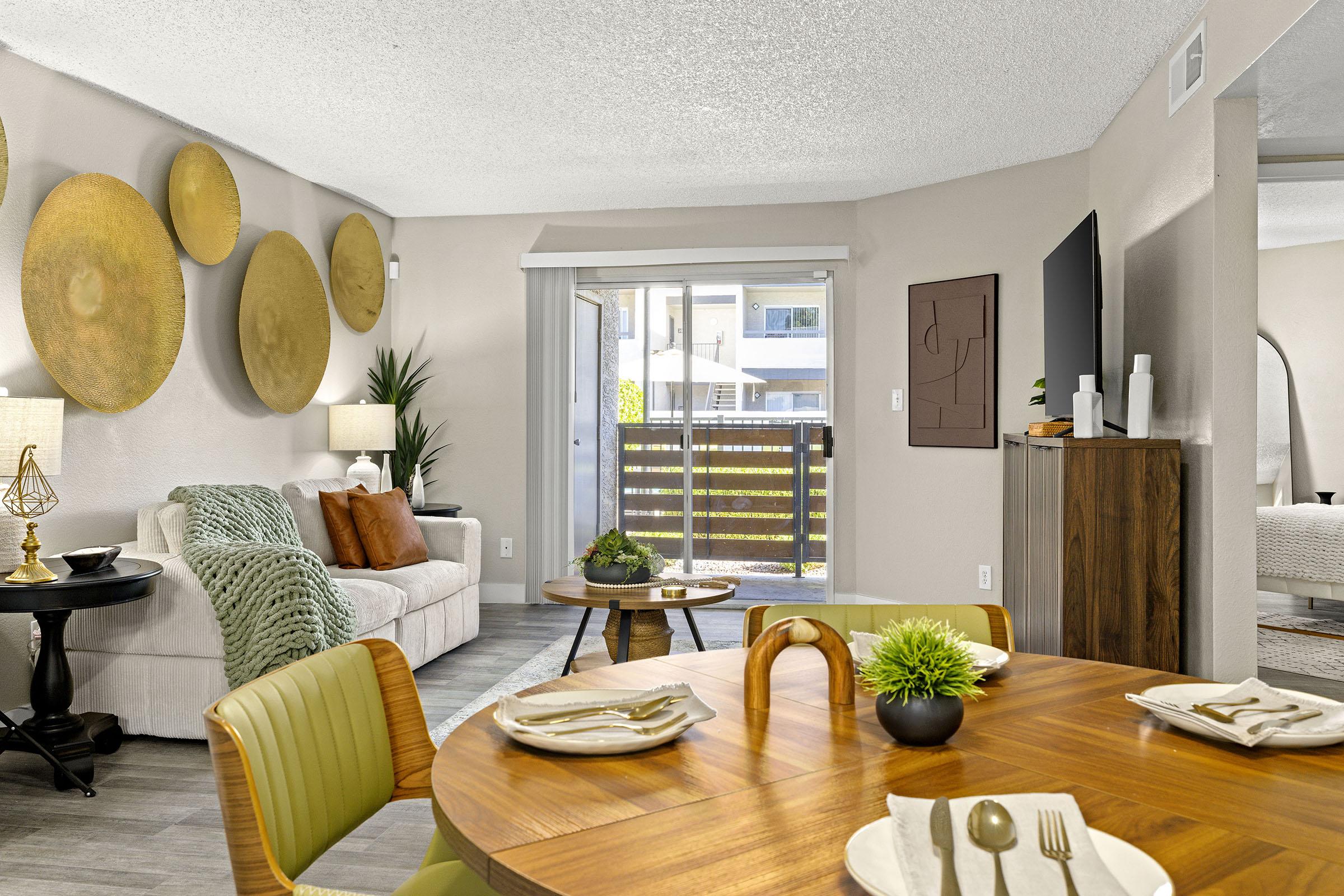 Citrine on 67th model apartment dining area - Glendale, AZ