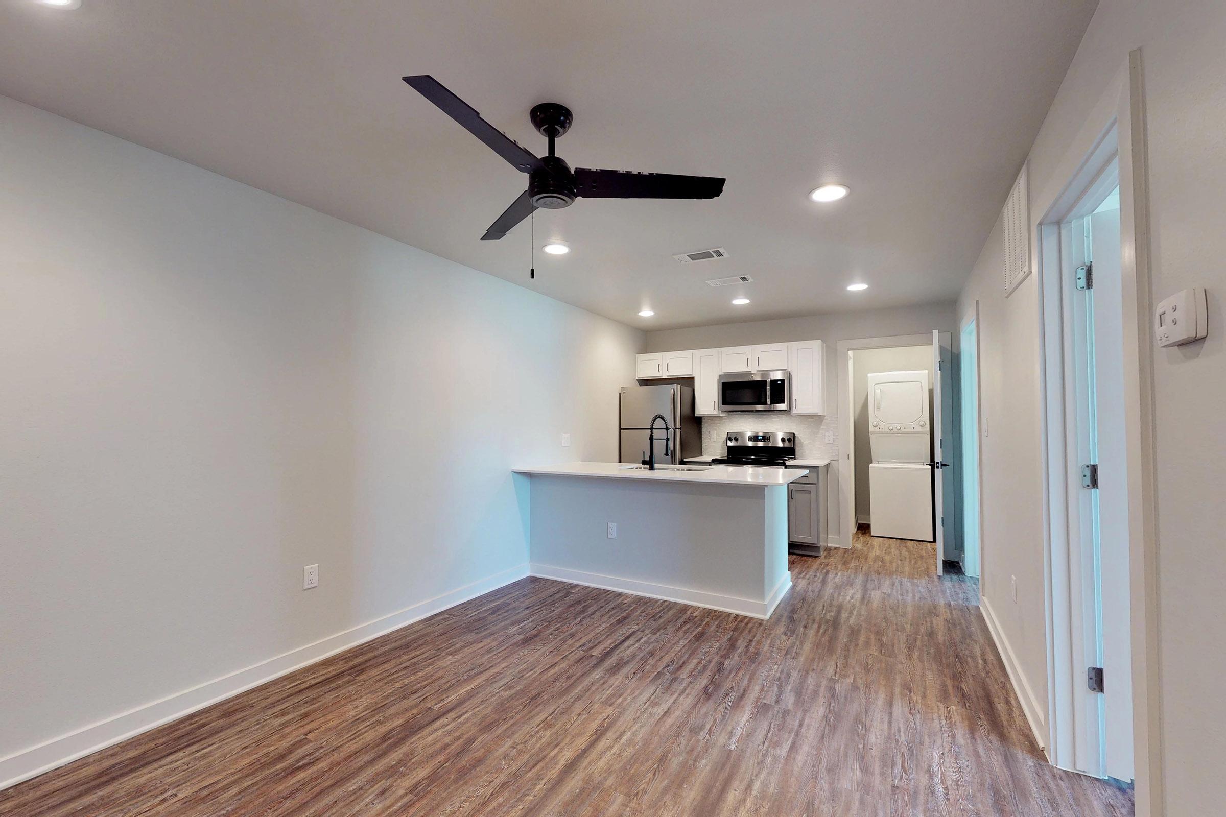 apartment with ceiling fan