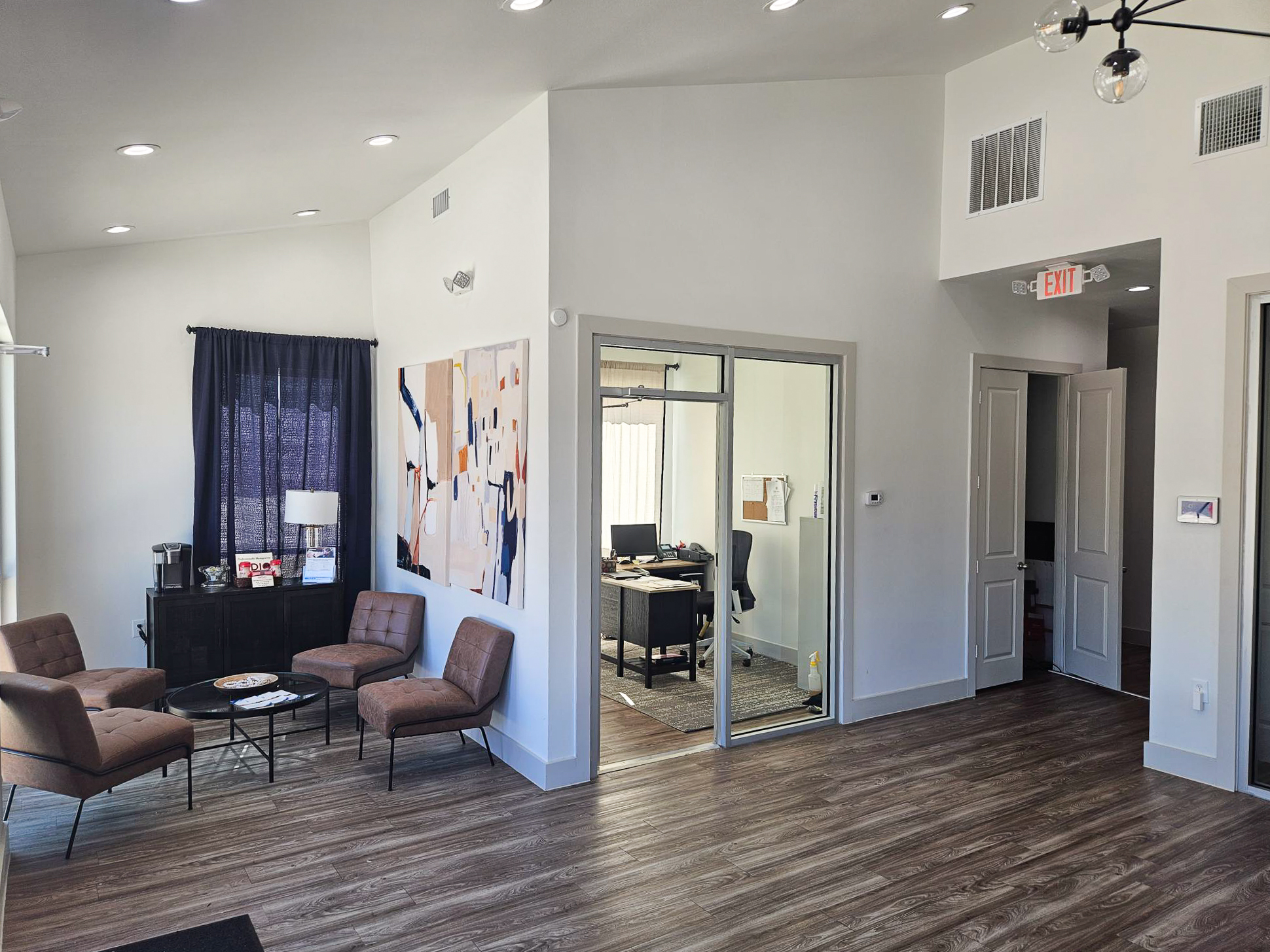 Leasing office with furniture