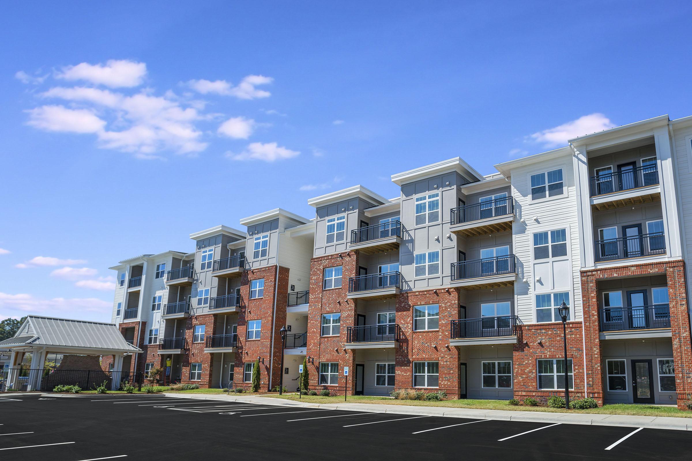 PROSPERITY-VILLAGE-APARTMENTS-CHARLOTTE-NC-EXTERIOR-09.jpg