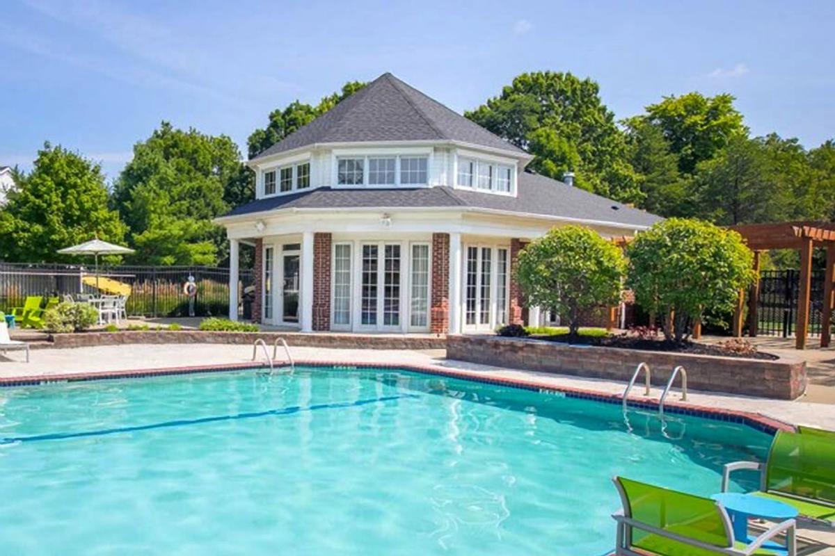 Residents The Village at Avon Apartments in Avon, OH