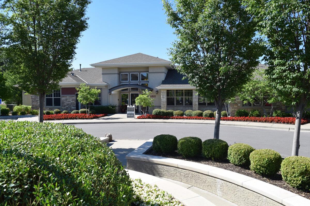 Corbin Crossing Luxury Apartments in Overland Park, KS - Exterior 04.jpg