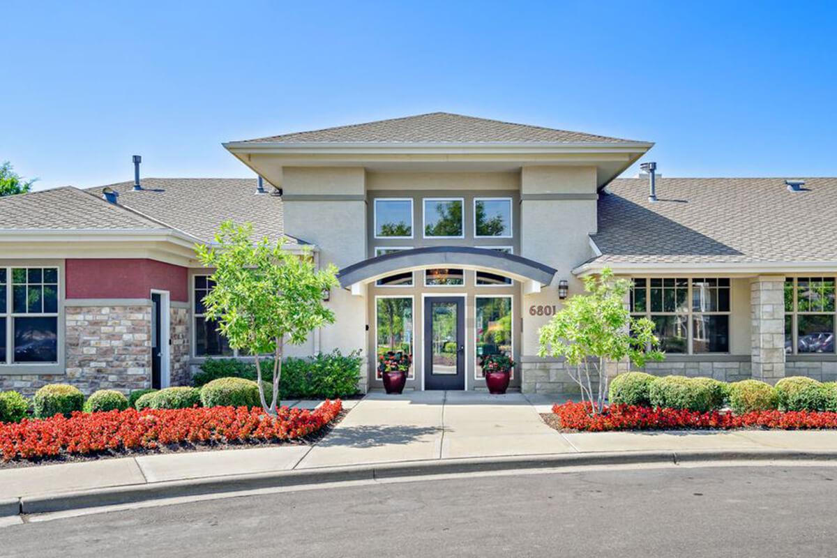 Corbin Crossing Luxury Apartments in Overland Park, KS - Exterior 05.jpg