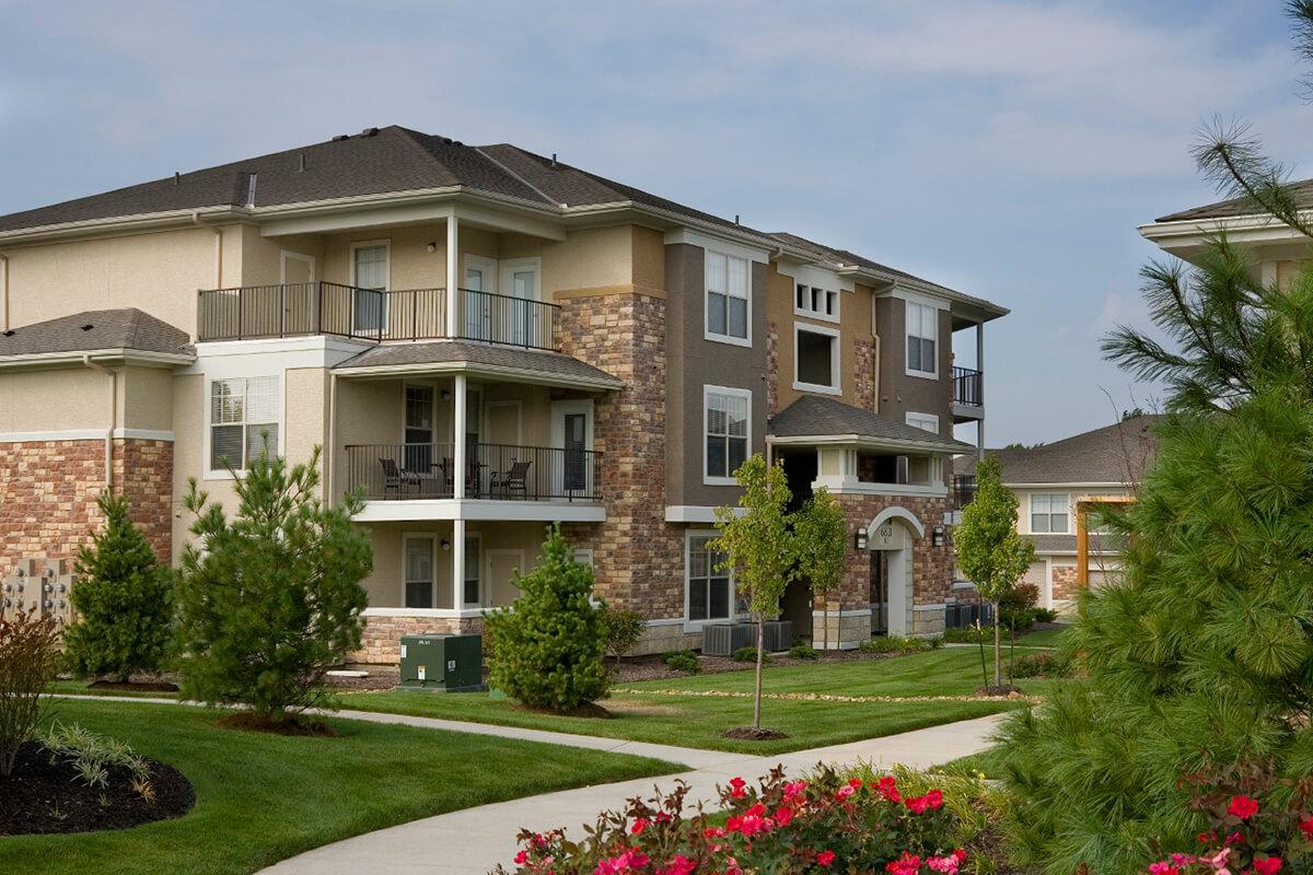 Corbin Crossing Luxury Apartments in Overland Park, KS - Exterior 07.jpg