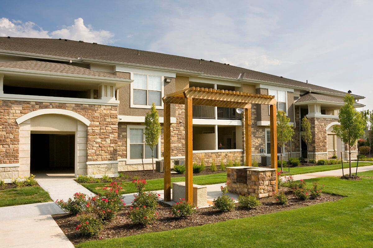 Corbin Crossing Luxury Apartments in Overland Park, KS - Exterior 15.jpg