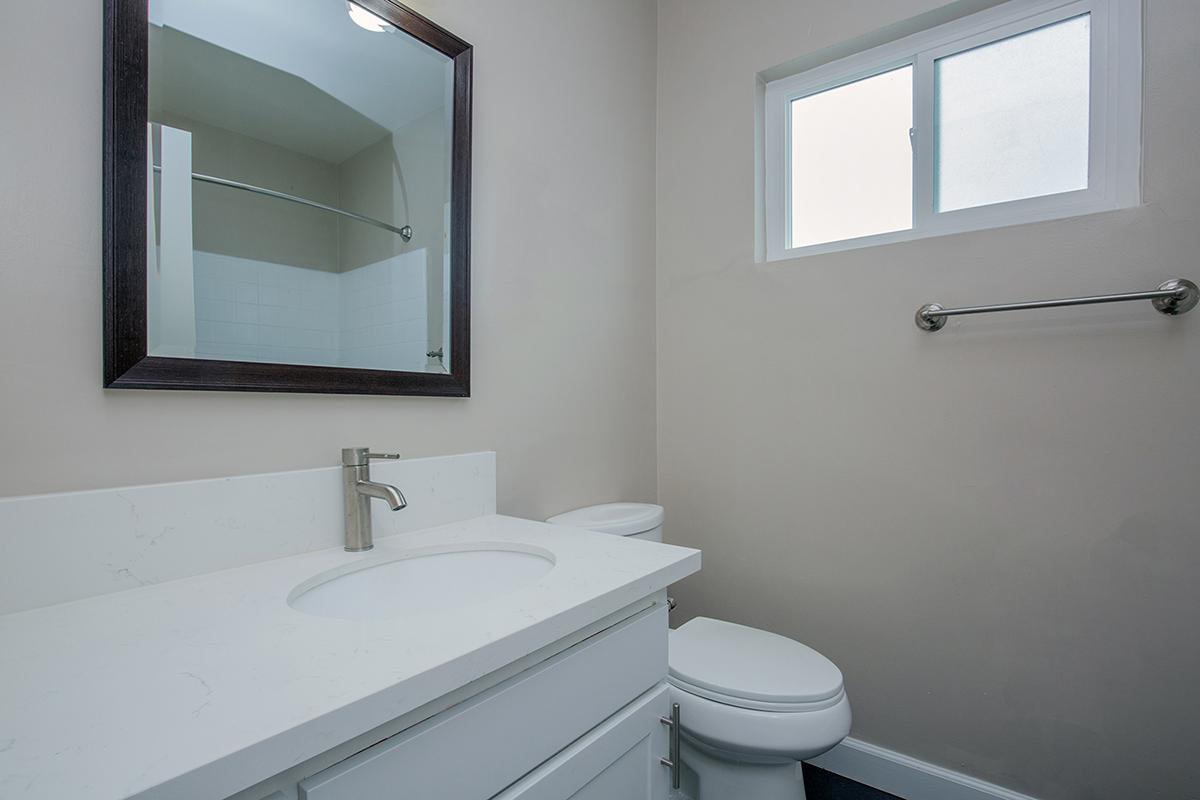 CONTEMPORARY BATHROOM AT THE CAPRI GLENDALE