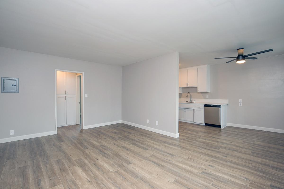 MODERN AND SPACIOUS APARTMENTS AT THE CAPRI GLENDALE