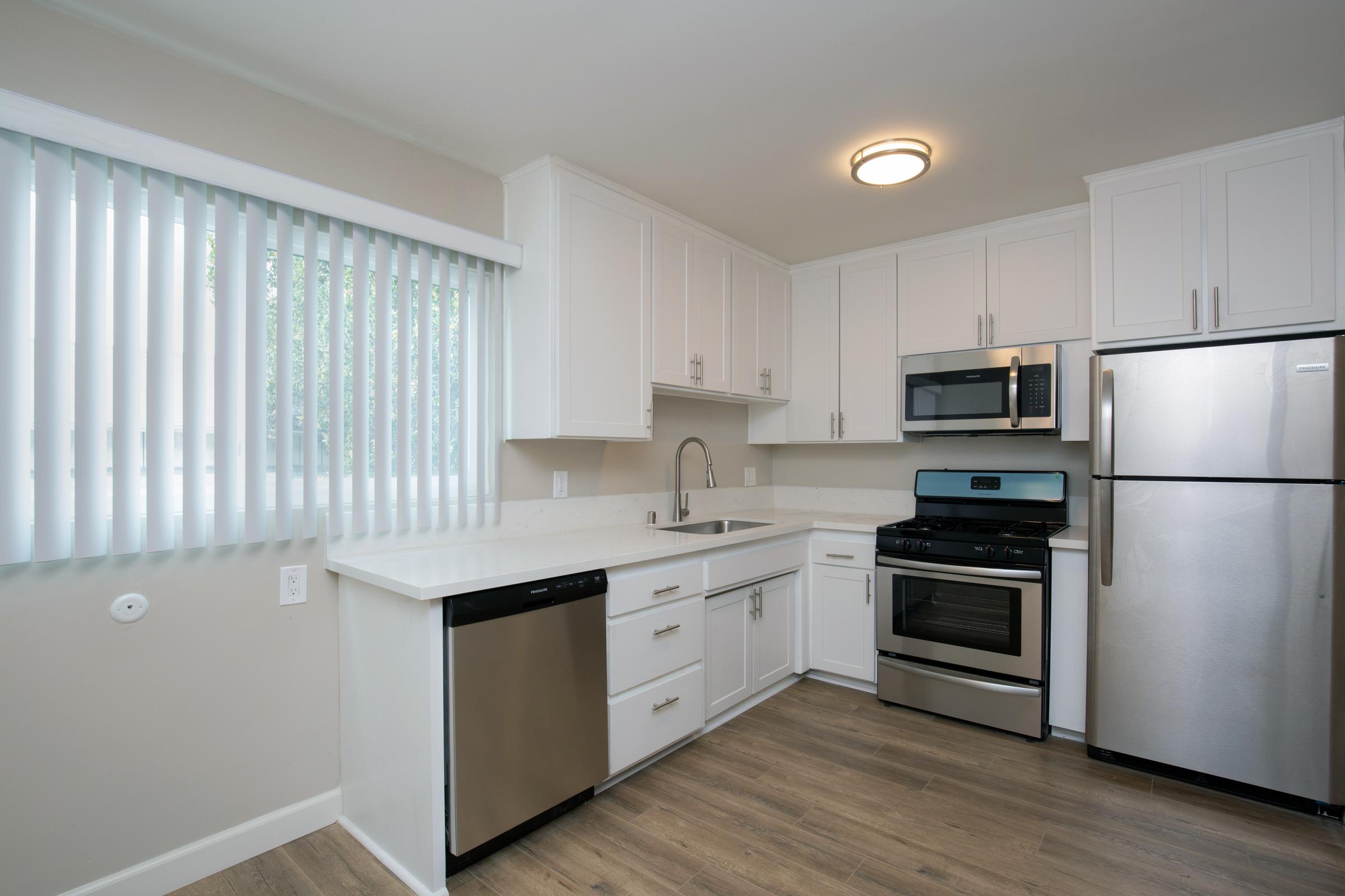 BEAUTIFUL KITCHEN AT THE CAPRI GLENDALE
