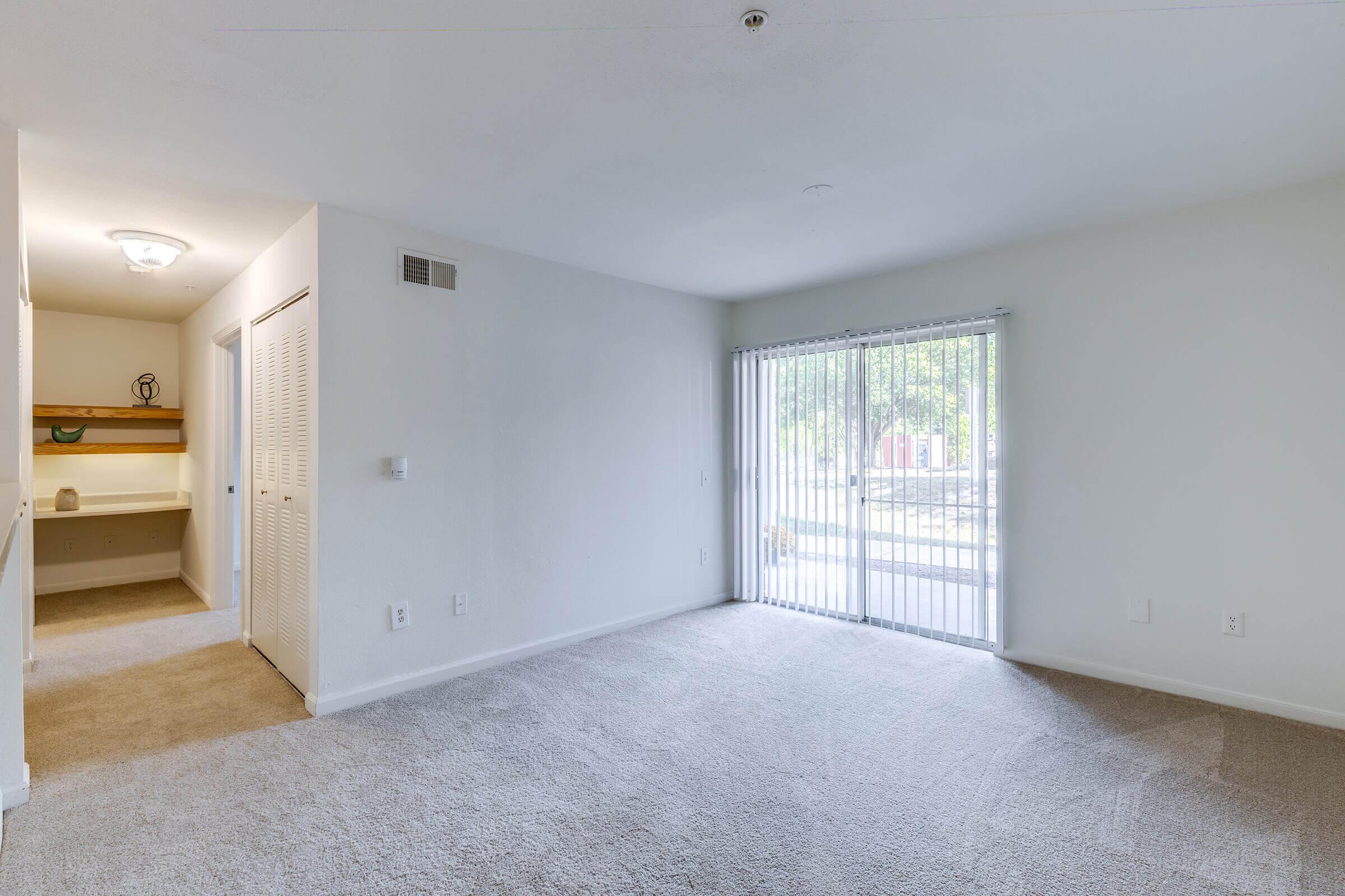 NATURAL LIGHTING IN SPACIOUS APARTMENT FOR RENT AT THE BEND AT 4800 APARTMENTS