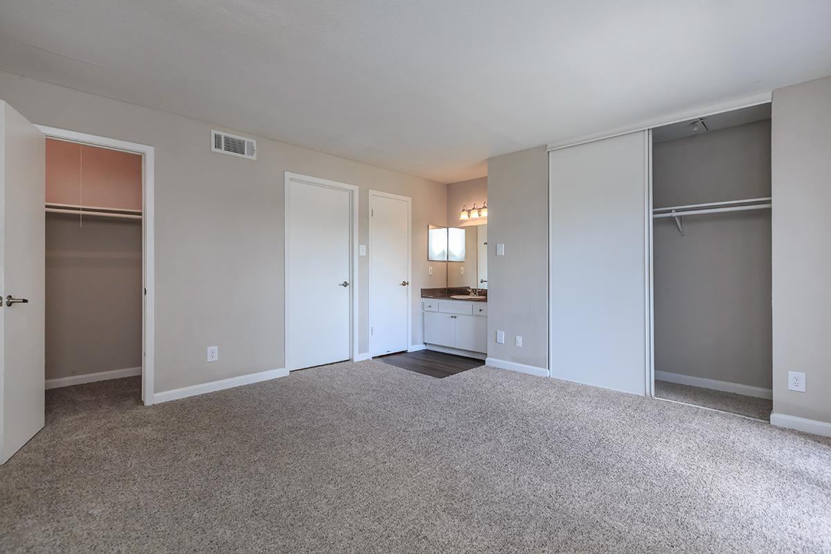 CARPETED BEDROOM