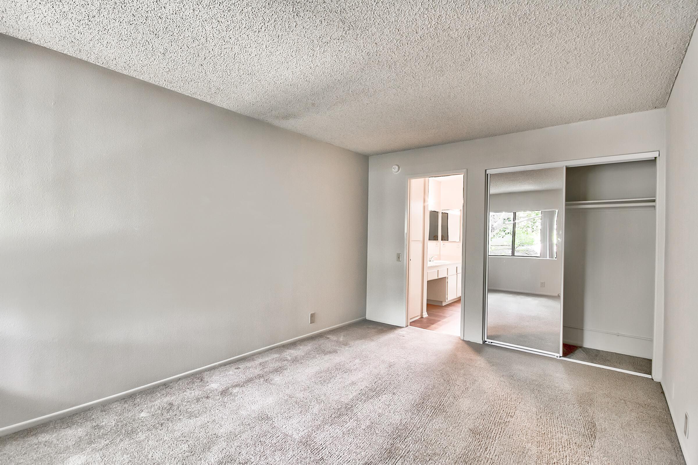 Huntington Lakes Apartments Photo Gallery