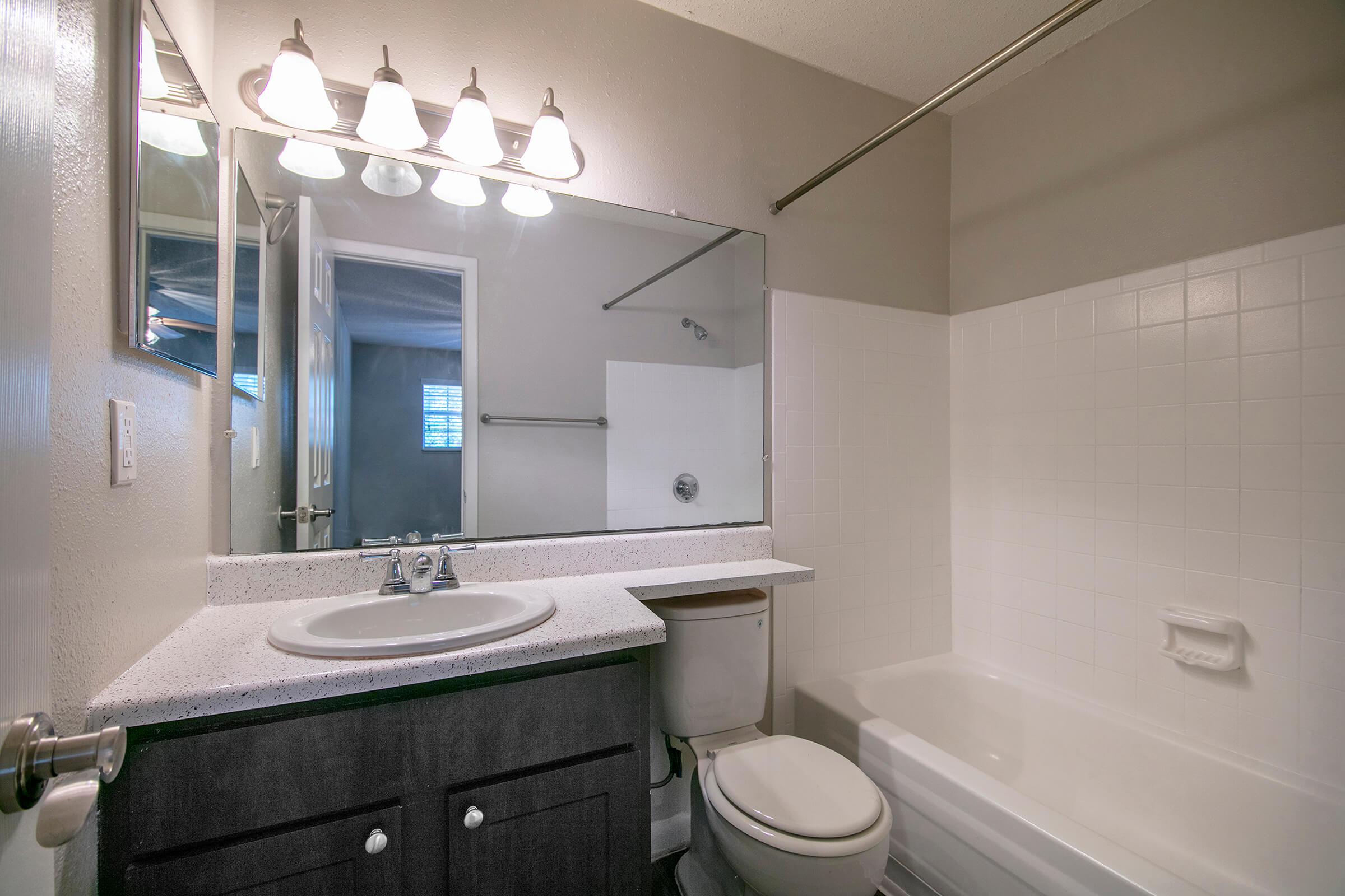 Bathroom 2.jpg