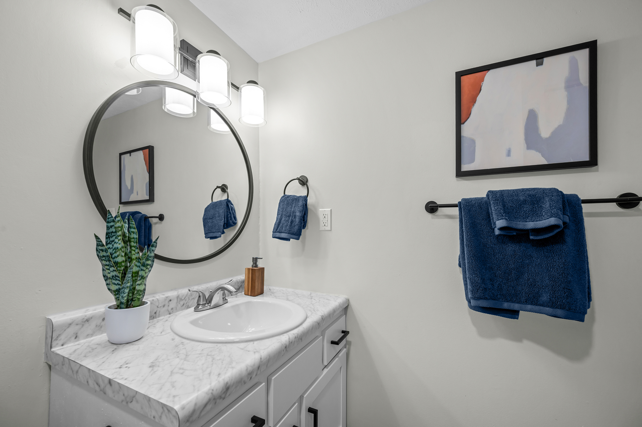Bathroom - Modern Vanity - Platinum Interior