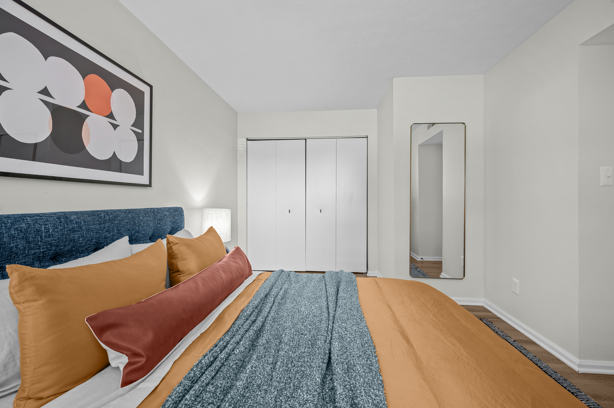 Primary Bedroom - Oversized Closet - Platinum Interior