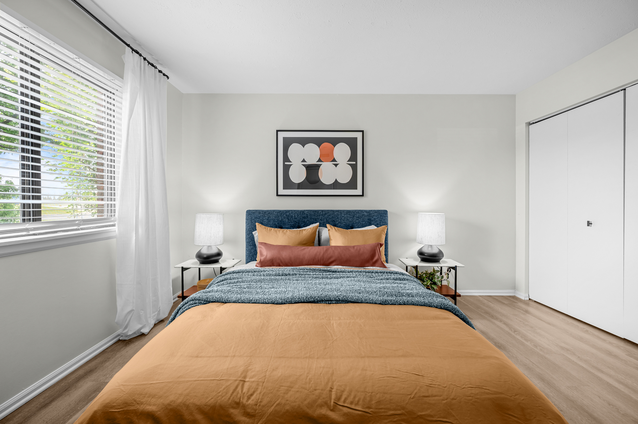 Primary Bedroom - Oversized Closet - Platinum Interior