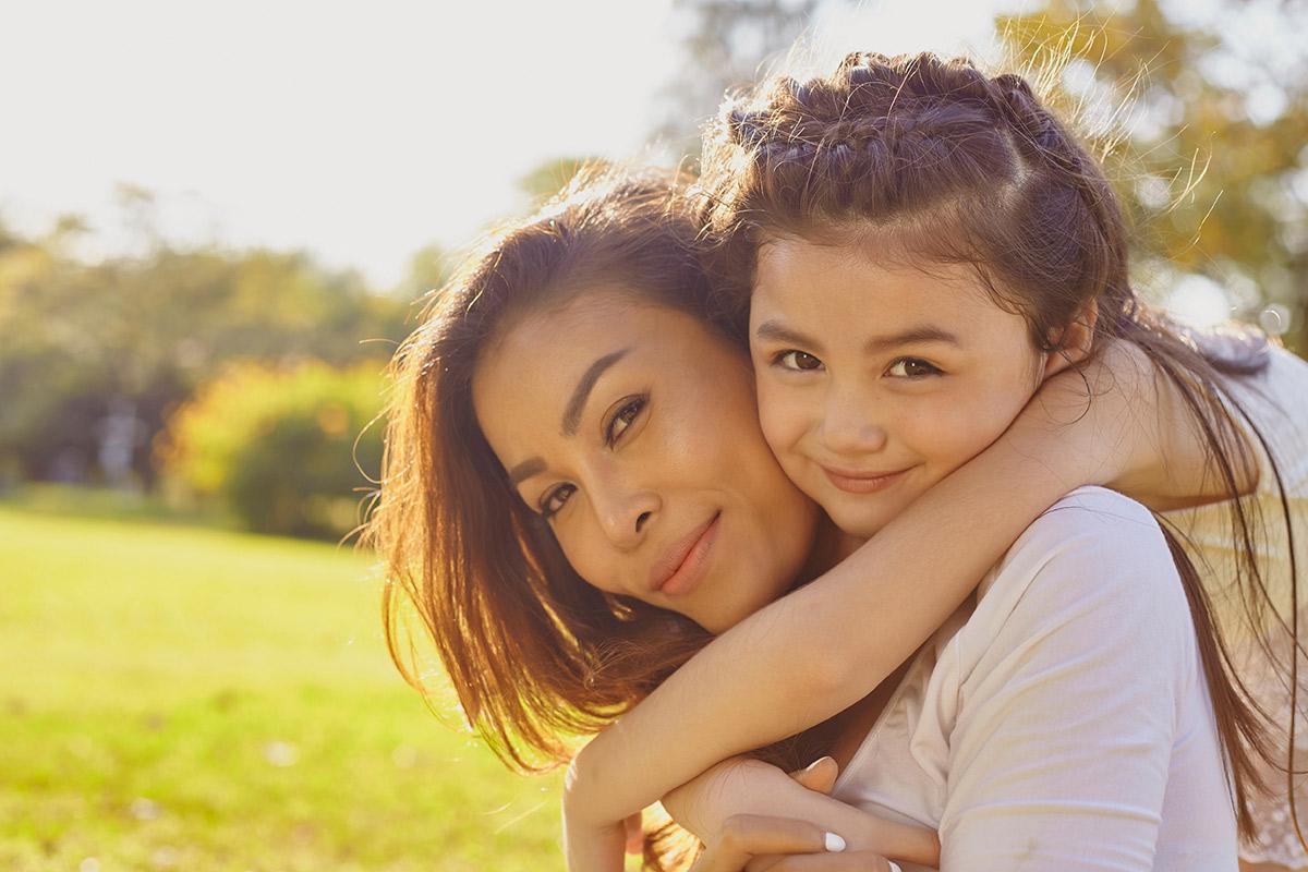 amenities-people-park-mom and girl.jpg